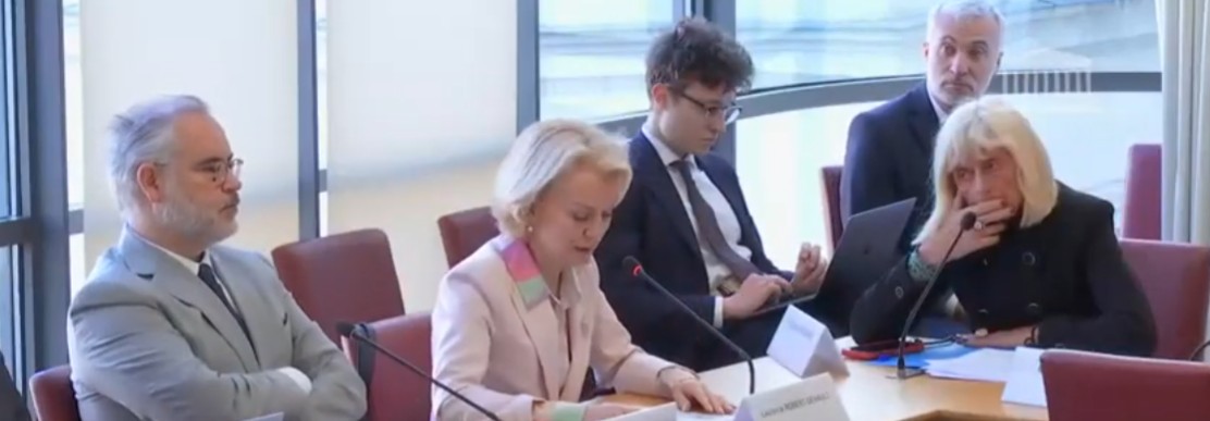 Une démocratie en péril et un engagement politique affirmé