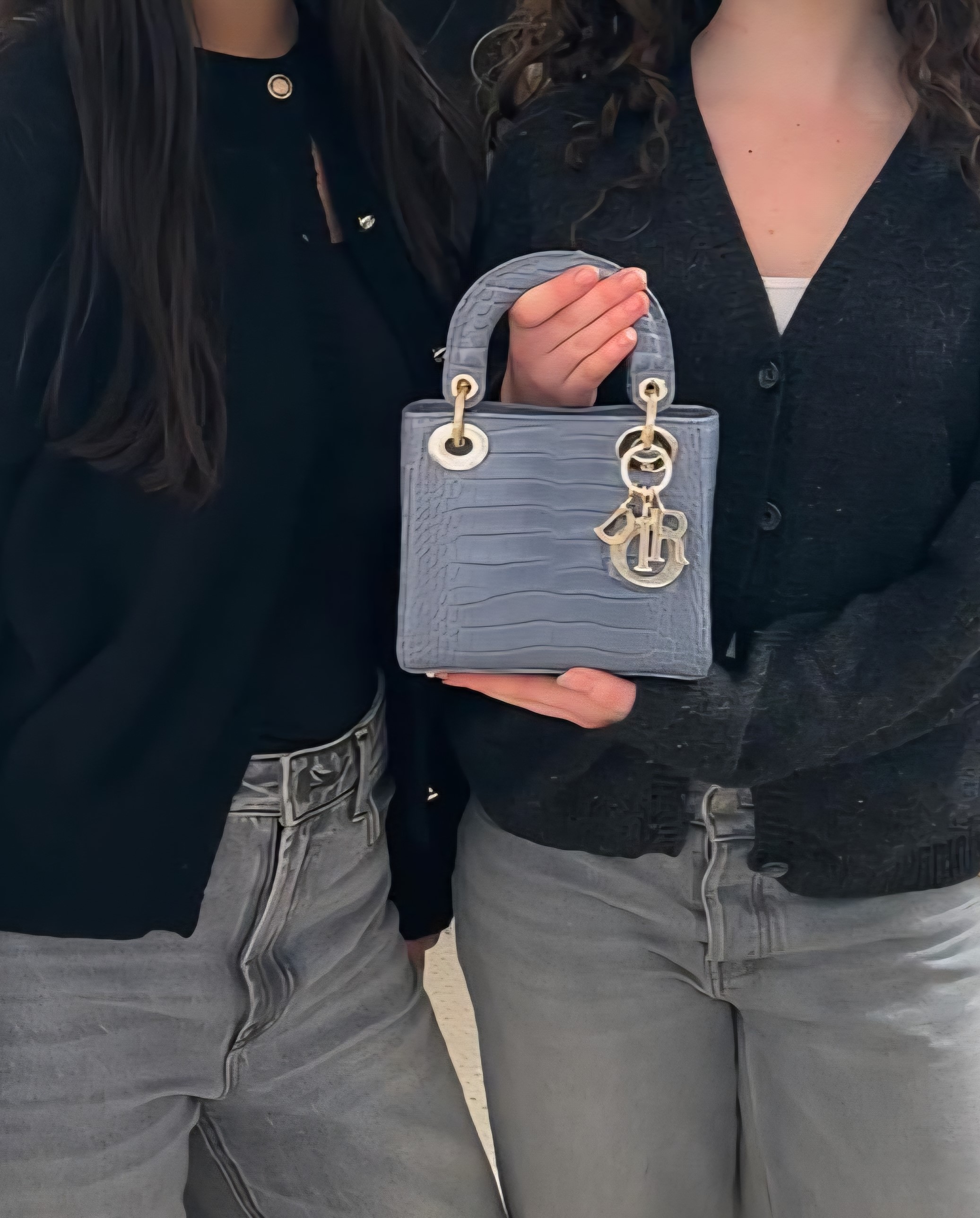 Bienvenue chez Dior. Quand le luxe fascine autant qu'il exclut : Triangle d'or parisien en 2025