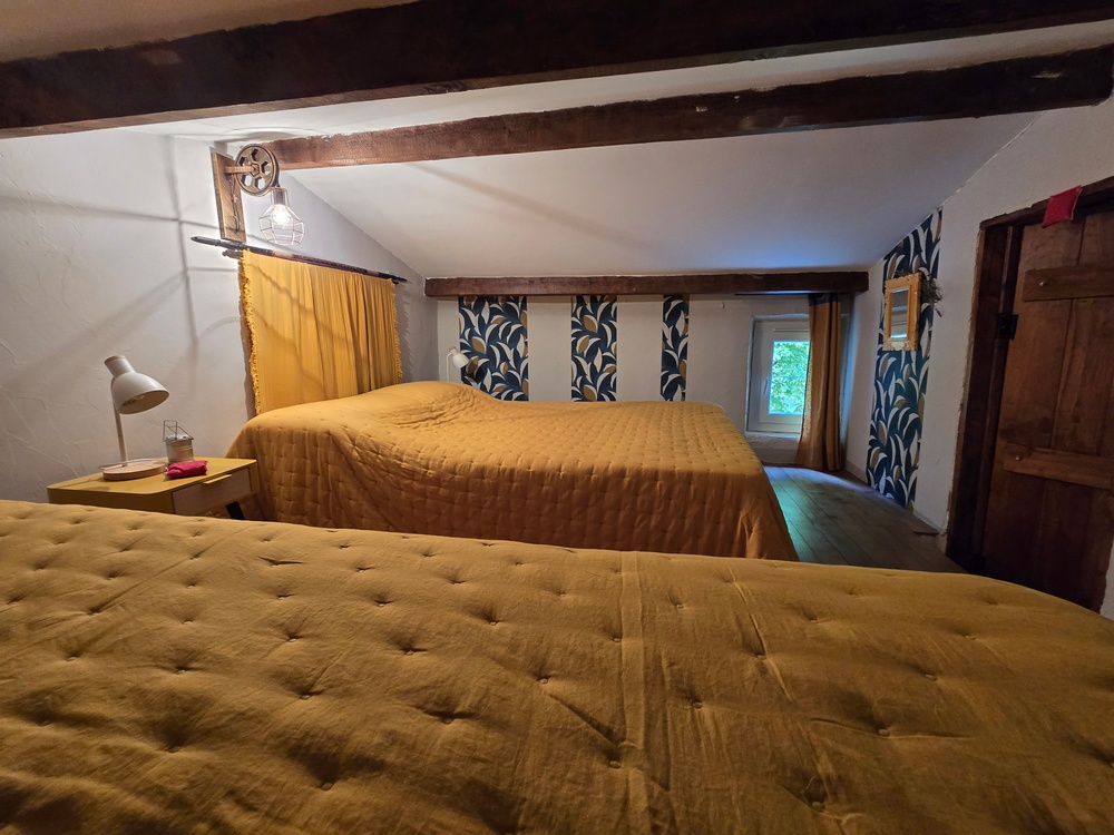Chambre jaune vue