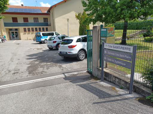 Photo-gymnase-avec-panneau-entree