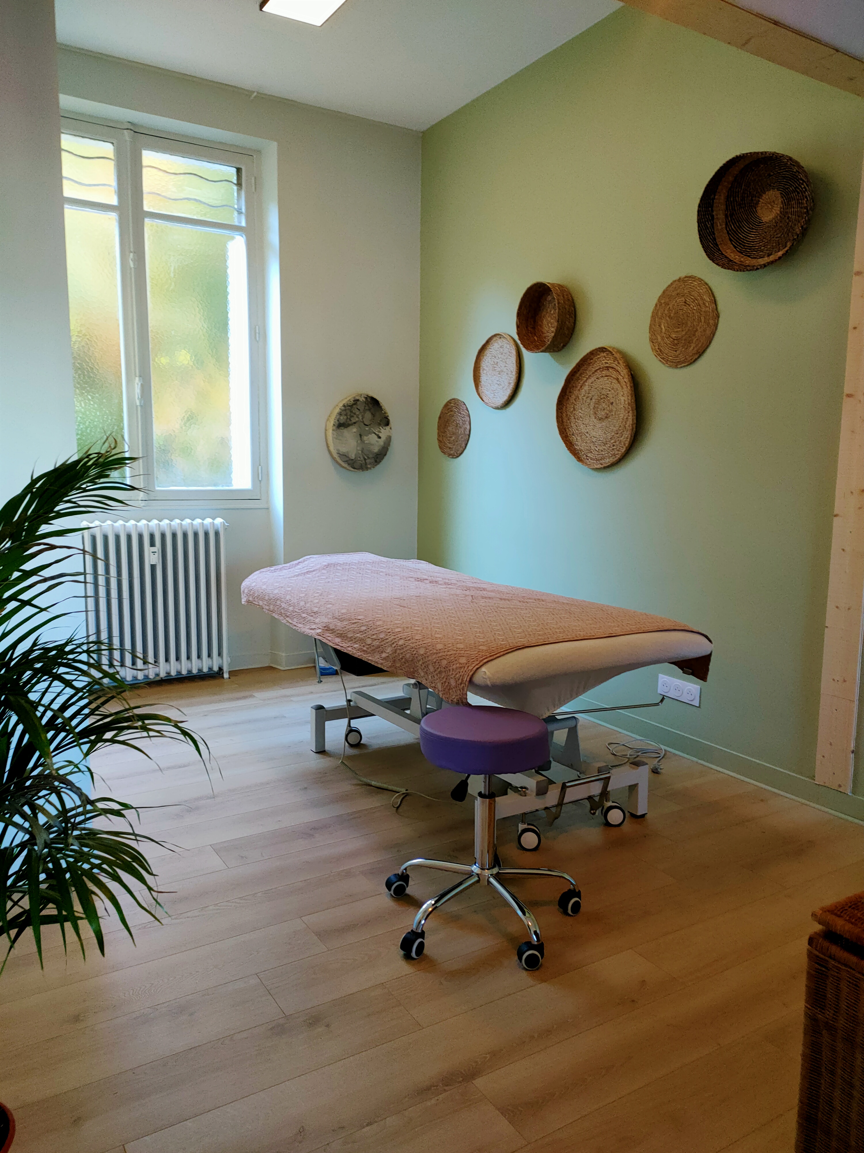 soin, developpement personnel, ecoute, accueil, hypersensibiité au bruit, odeurs, lumière, begaiement morsures, tabagisme, addictions, boulimie, anorexie, gynécologie, andrologie, suite opération, ronge les ongles, suce son pouce, dépression, envie de suicide, cogne partout, insensibilité douleur toucher température, trouble dys, douleurs, difficultés apprentissages, tda, tdah, gene étiquette, énurésie, chatouilleux, vertige, mal des transport, problemes motricité fine, motricité, agoraphobie, phobies, incapacité à dire non, écoute séléctive, amour de soi, développement personnel, confiance en soi, harcèlement, lien parent-enfant, reflexes archaiques, maladies chroniques, corps