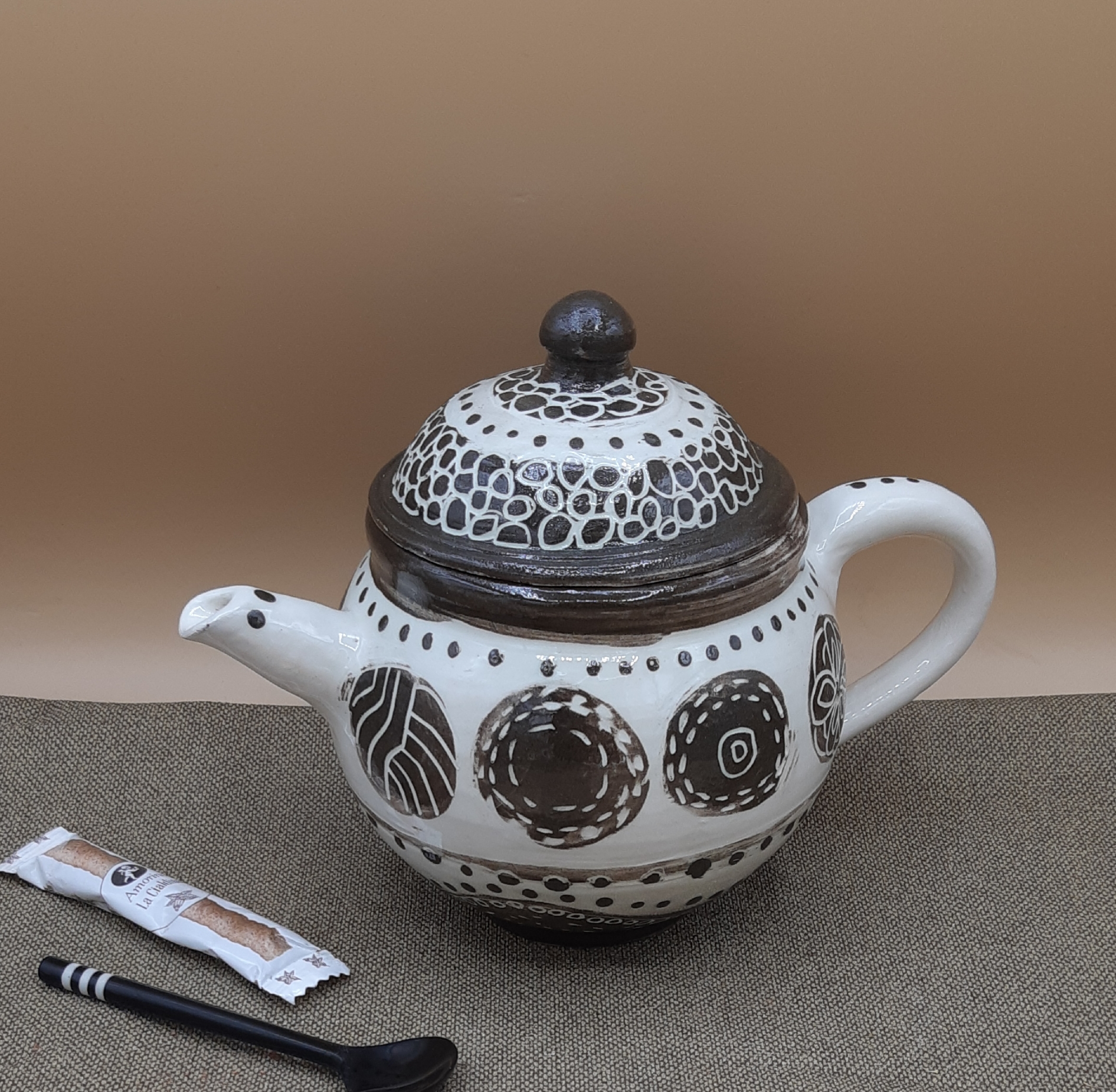 Theiere faience b eng noir brillant