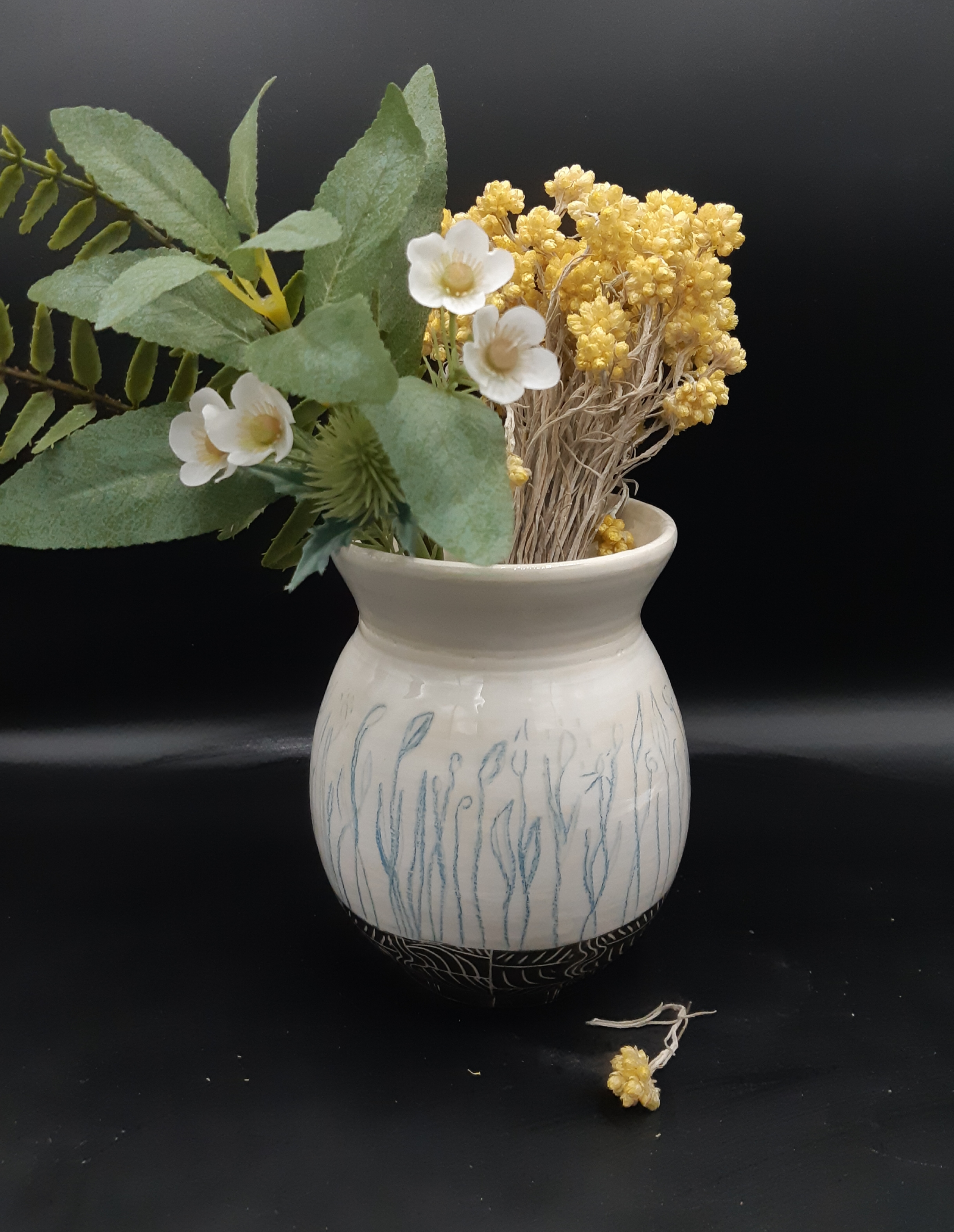 Vase faience b fonf noir