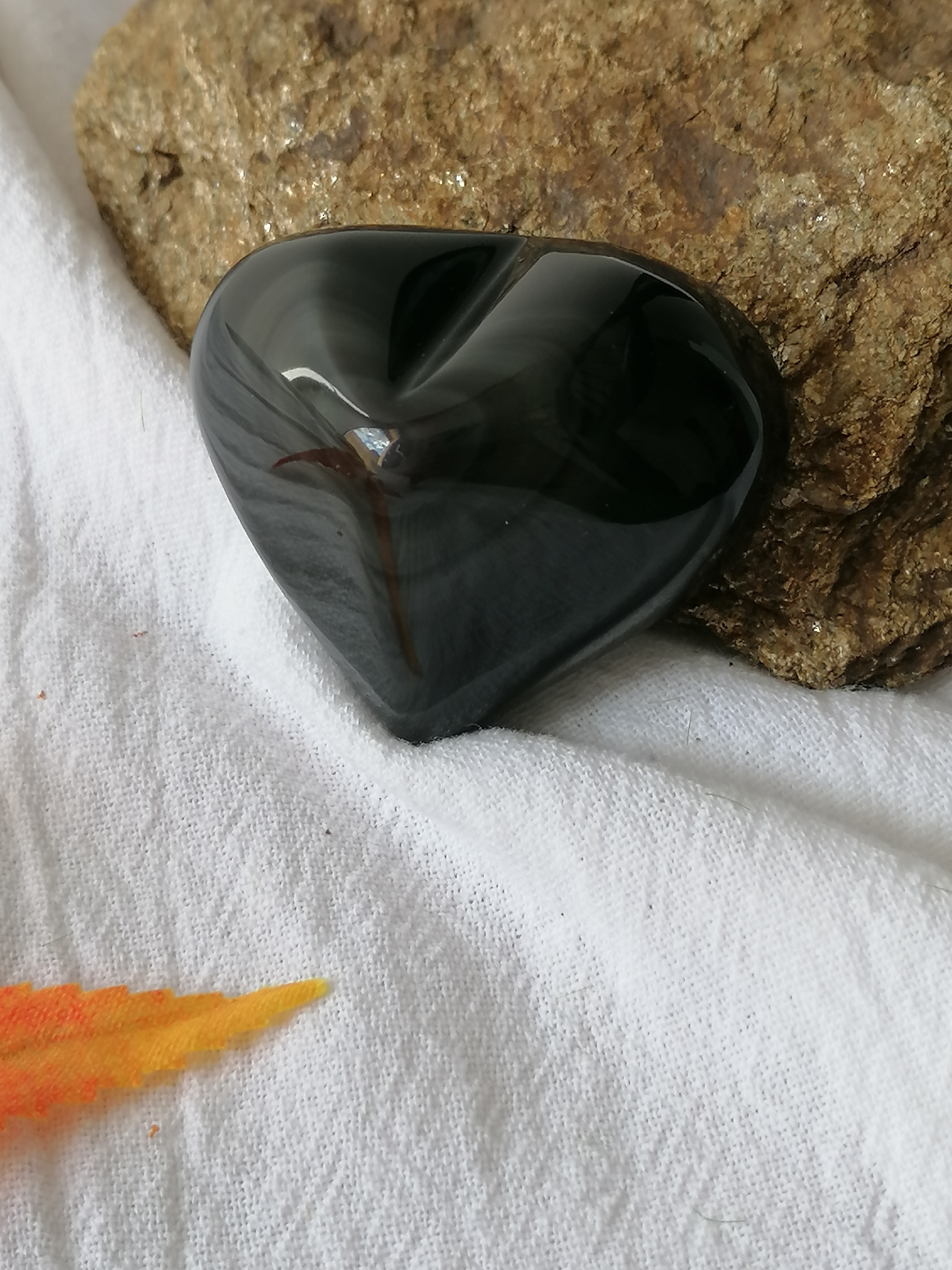 obsidienne oeil céleste - obsidienne Mexique - pierre taillée forme de coeur