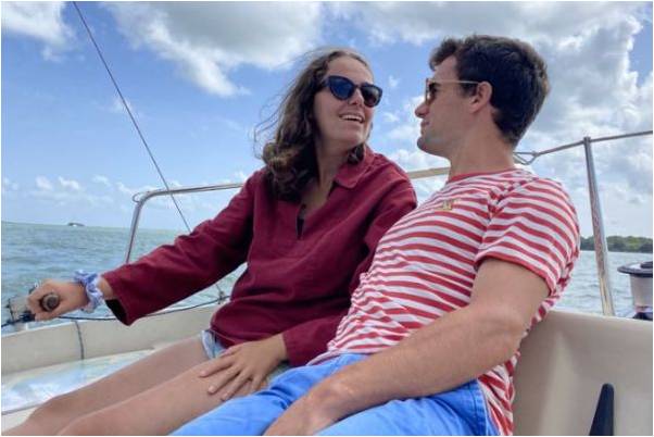 Naviguer à la voile en couple, astuces, organisation et conseils pour une croisière à deux réussie