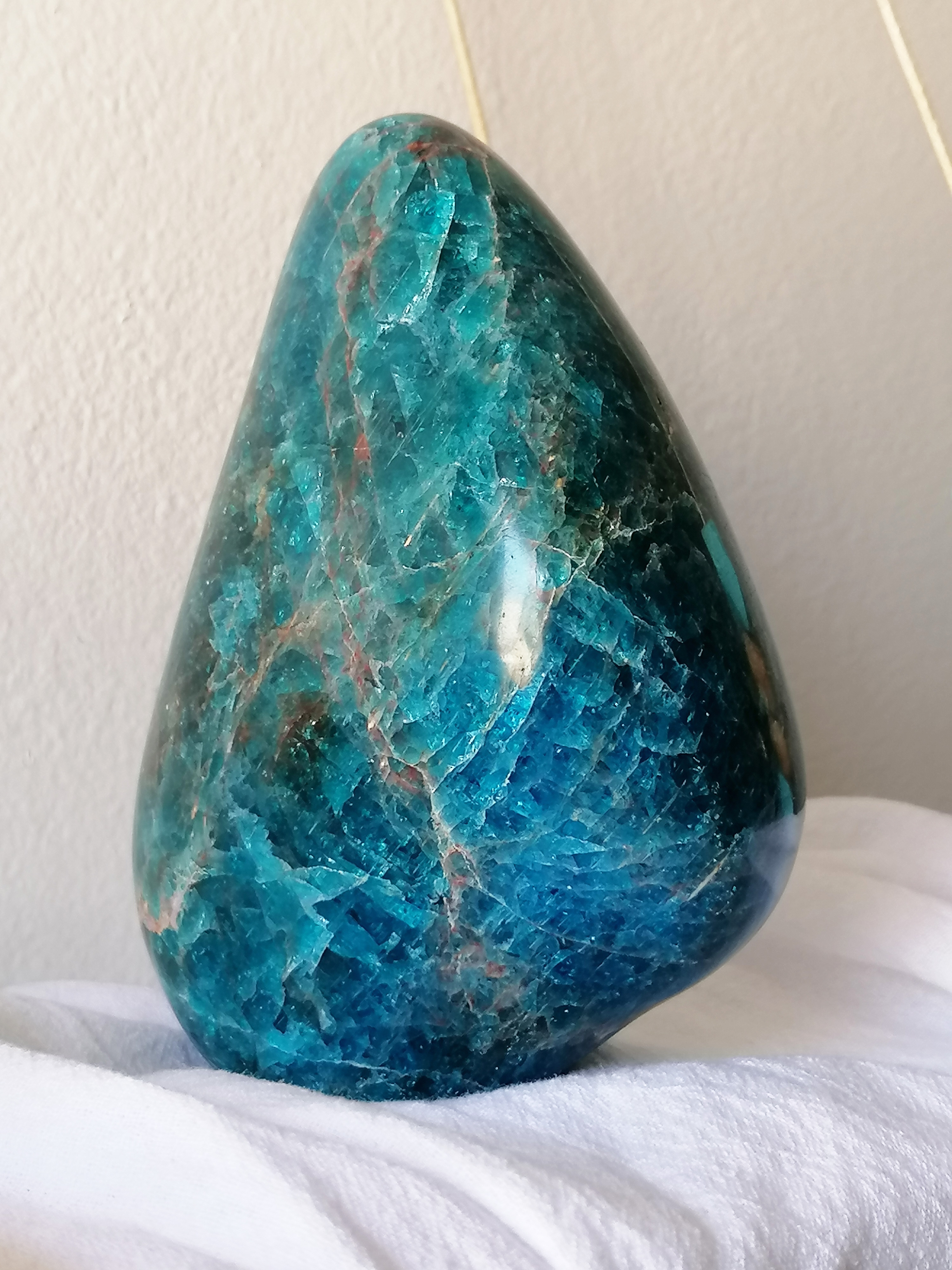un superbe spécimen de lapis-lazuli disponible à la vente chez pierresfinesdumonde.com