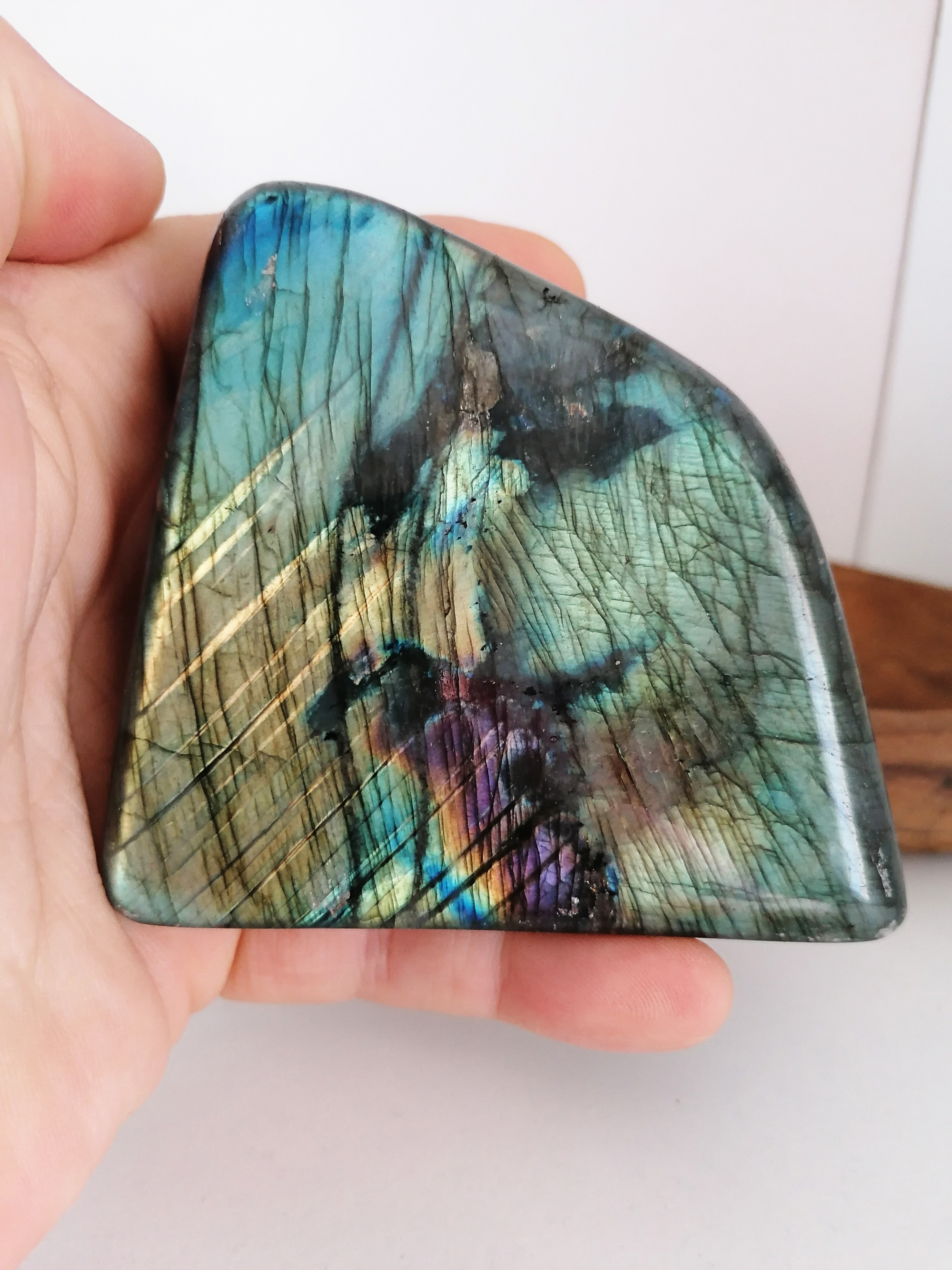 Labradorite polie de Madagascar – reflets bleus et dorés intenses – pierre naturelle de qualité AA