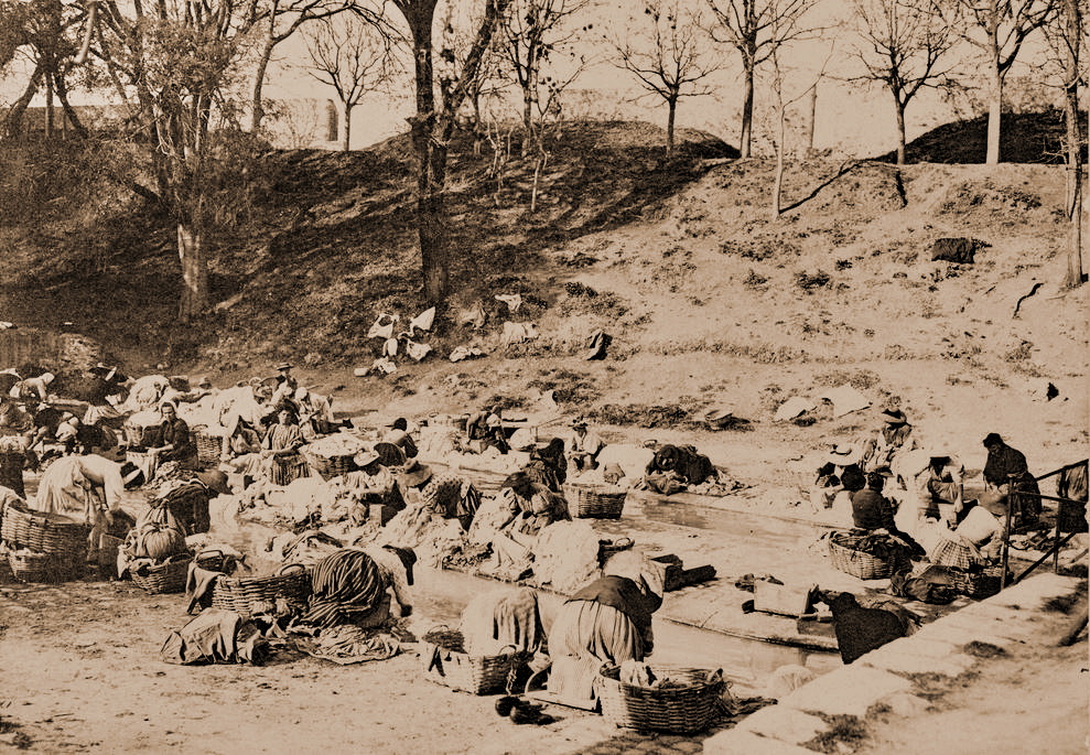 Fontvieille-Lavoir-du-bastion-de-Rosny-vers-1890-AM-51Fi53-sepia
