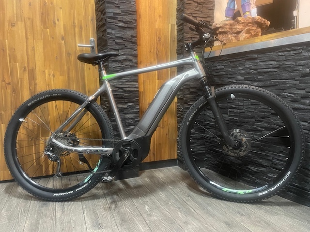 Velo giant electrique 36V alu gris 28P 8V taille 1M70 a 1M90 en bon etat pas de garantie sur la partie electrique velo haut de gamme prix 558 euro