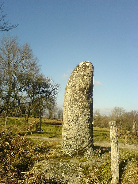 Pa00100055-le-donzeil-borne-milliaire-dite-la-pierre-du-marteau