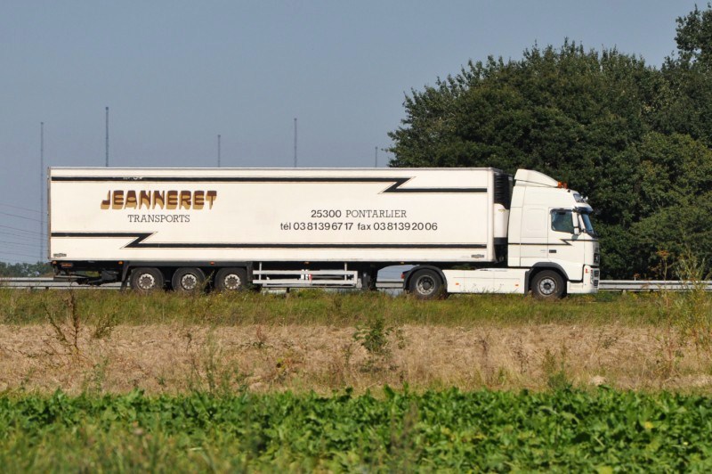 549853jeanneret1800x600