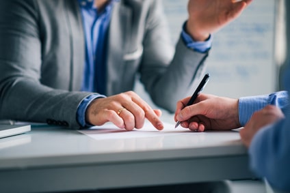 Signer-contrat-expert-comptable-1-