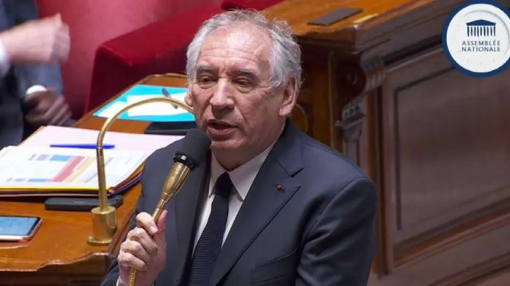 GAGNER DU TEMPS POUR ÉVITER LA CENSURE NE FAIT PAS UNE POLITIQUE.