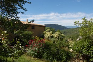 Gite-de-charme-avec-piscine-en-Haute-Provence-Sisteron-1-
