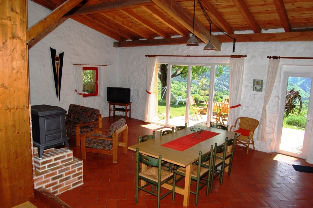 Regain-gite-de-charme-avec-piscine-haute-provence-hautes-alpes-sisteron-verdon-serre-poncon-location-saisonniere-51-