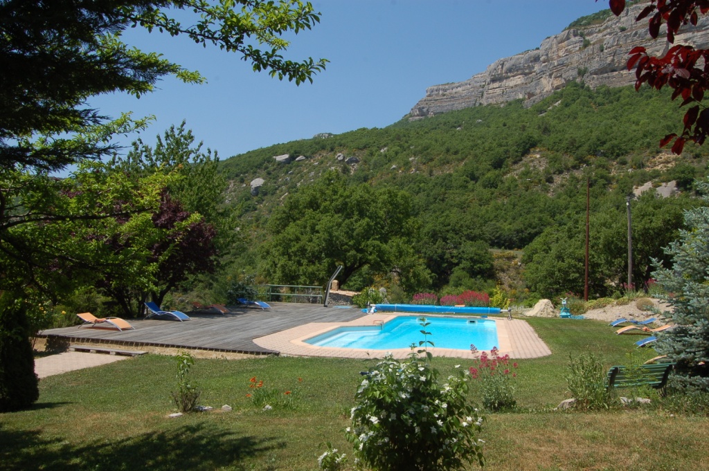 Gite-de-charme-avec-piscine-haute-provence-hautes-alpes-sisteron-verdon-serre-poncon-location-saisonniere-14-