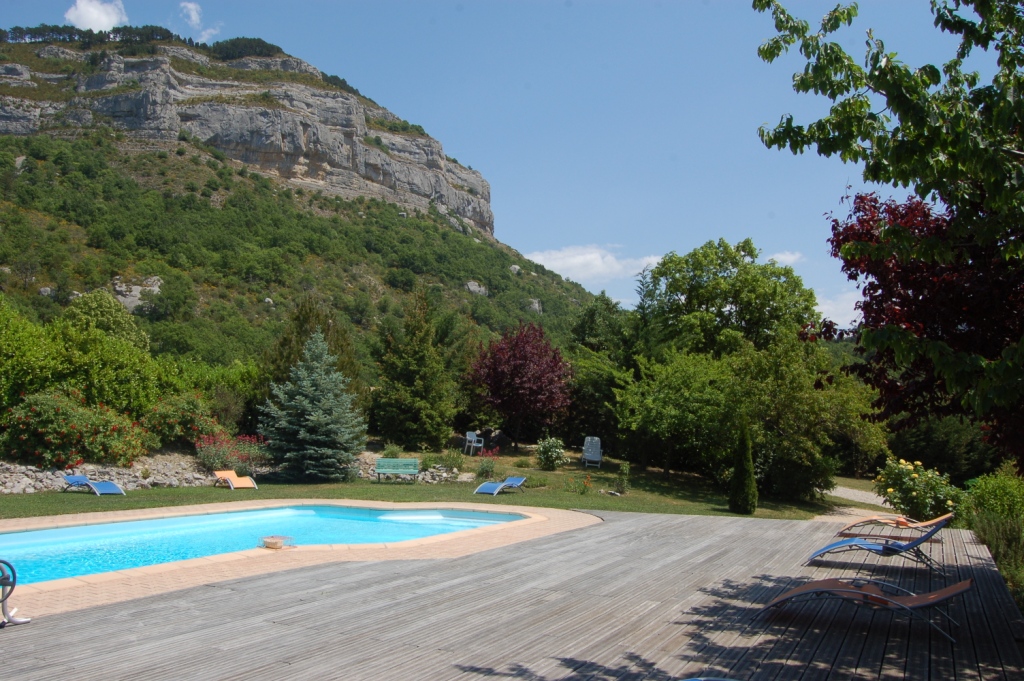 Gite-de-charme-avec-piscine-haute-provence-hautes-alpes-sisteron-verdon-serre-poncon-location-saisonniere-17-