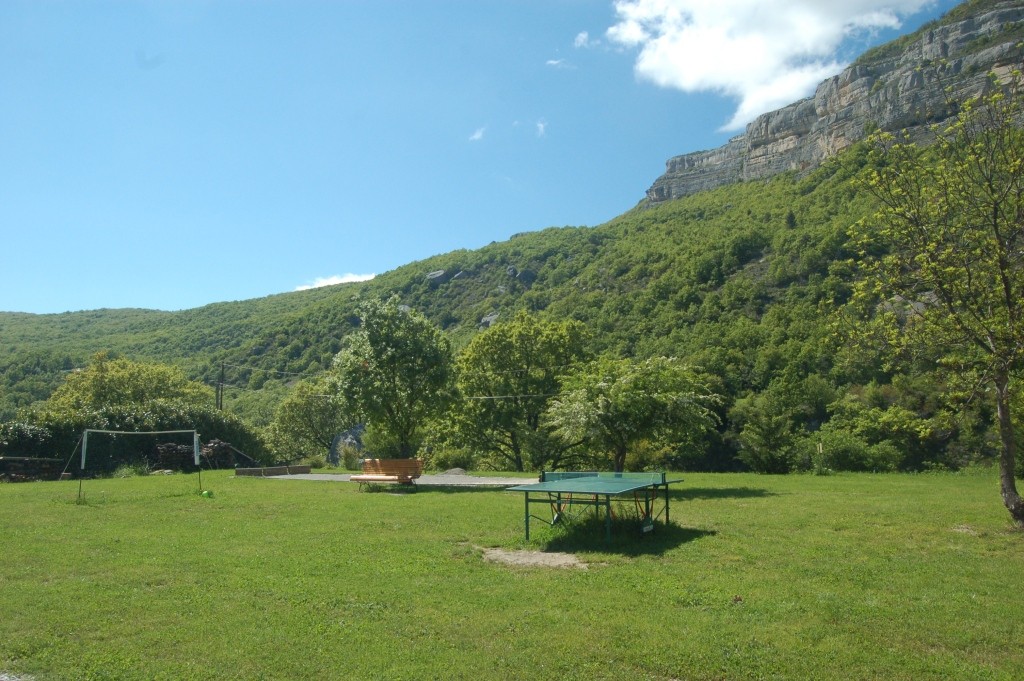 Gite-rural-avec-piscine-gite-de-France-alpes-de-haute-provence-sisteron-baronnies-haute-alpes-verdon-serre-poncon-plaine-de-jeu-2