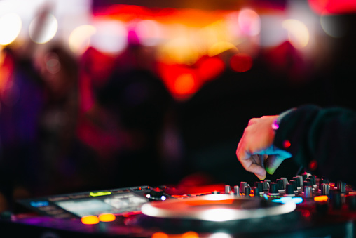 DJ