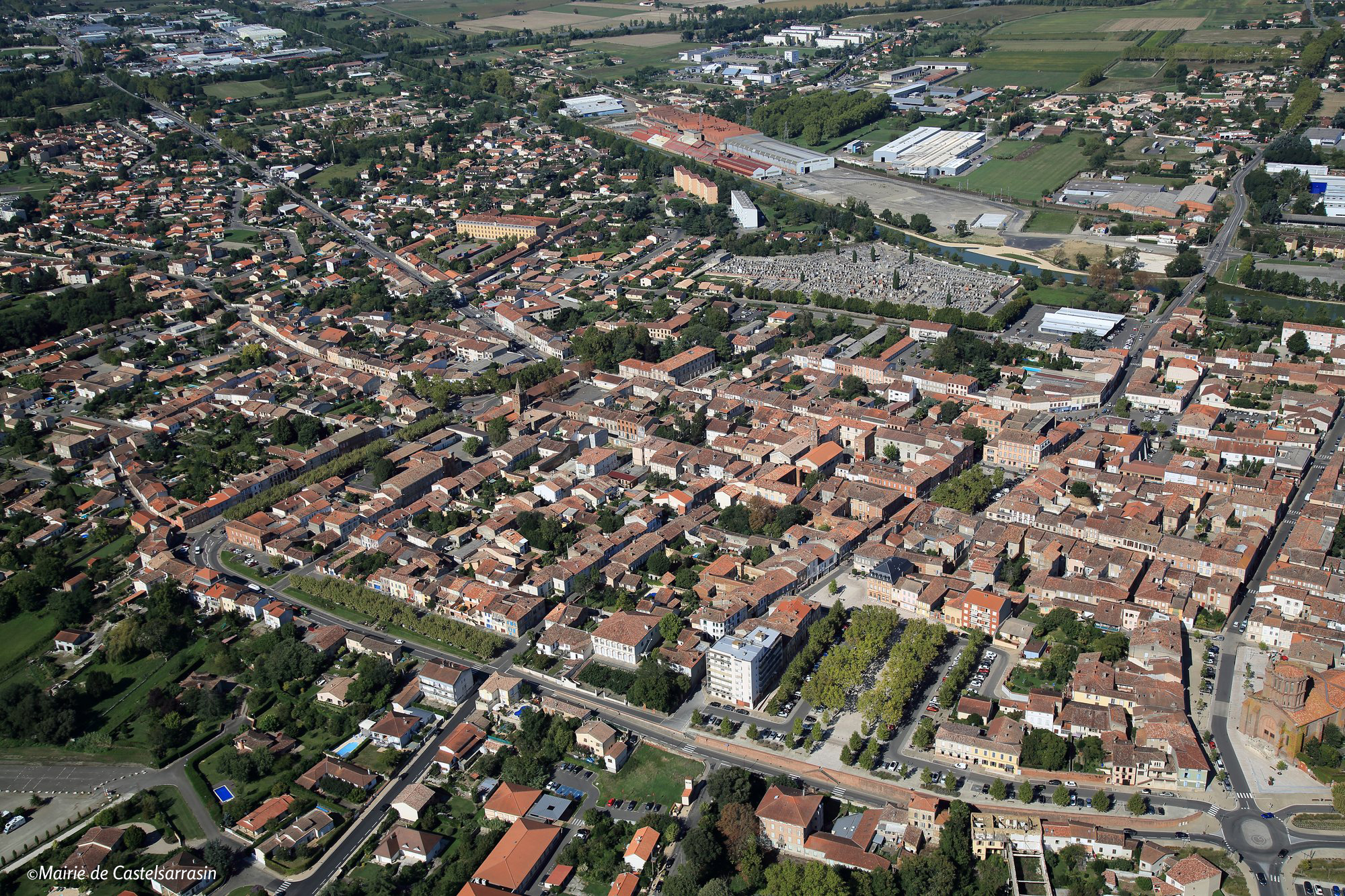 Vue ae rienne mairie de castelsarrasin