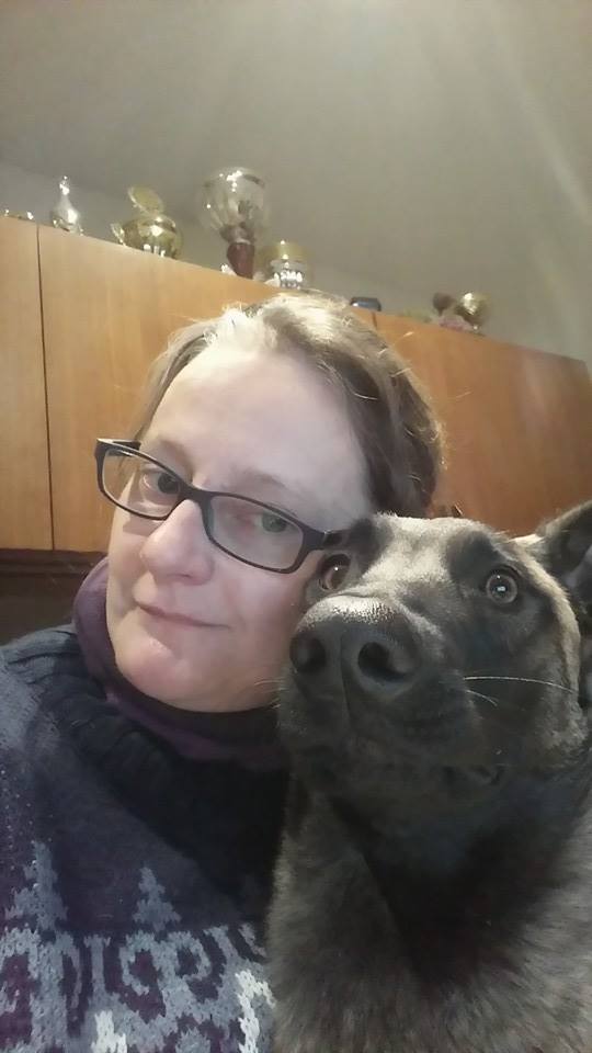 Karine Bigot, éducateur canin à Persan (95), en tête-à-tête avec sa Malinoise, binôme en éducation canine et en sport canin (Ring).