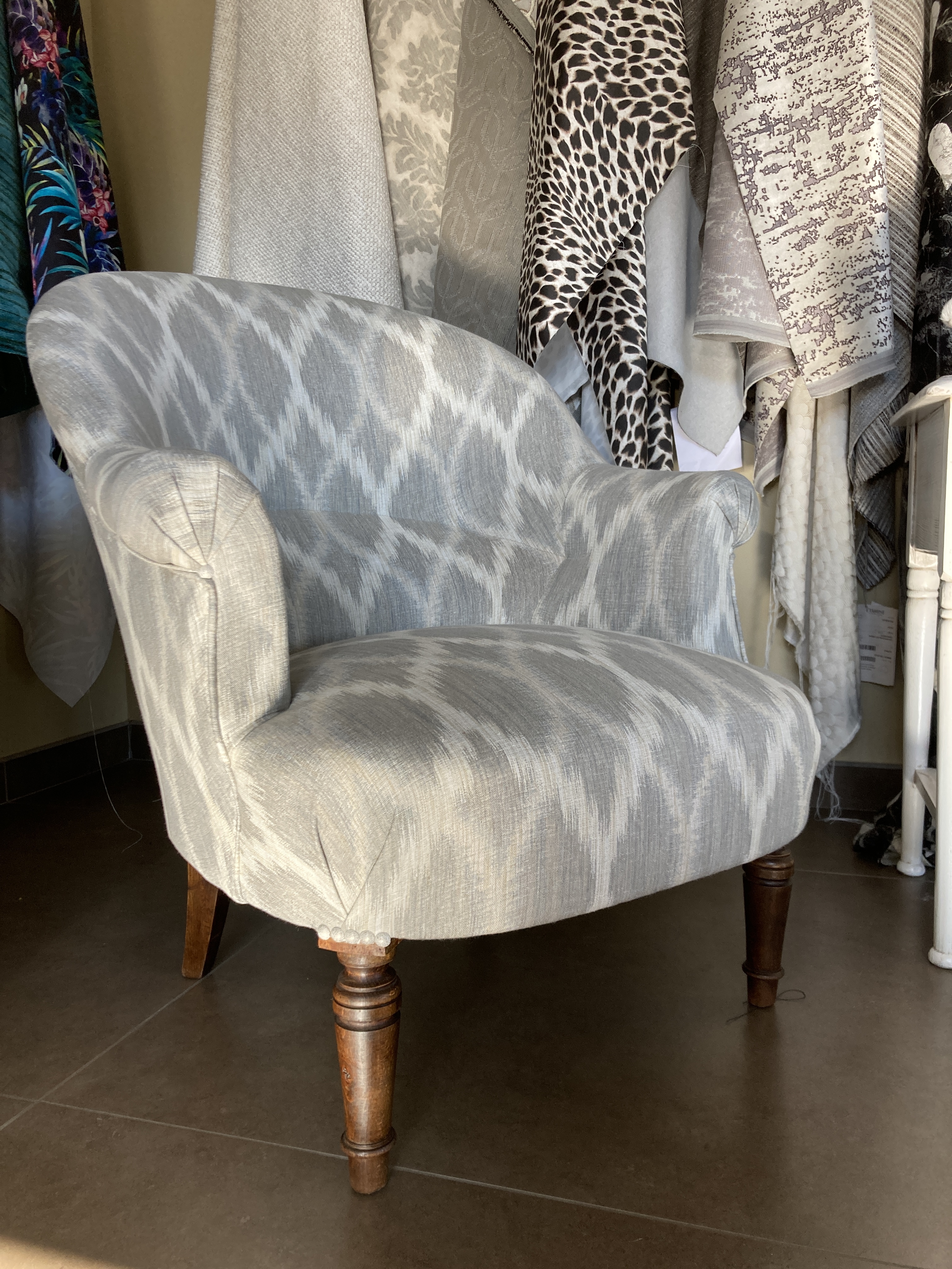 Tapissier decorateur refection fauteuil chaise relooking meubles gironde bordeaux saint medard en jalles saint aubin de medoc merignac lacanau atelier les renaissances
