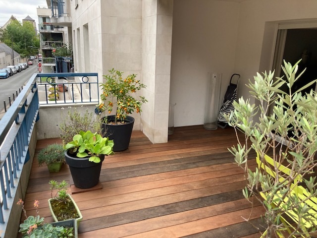 Avo renovation menuiserie creation d une terrasse bois sur un balcon a angers 7