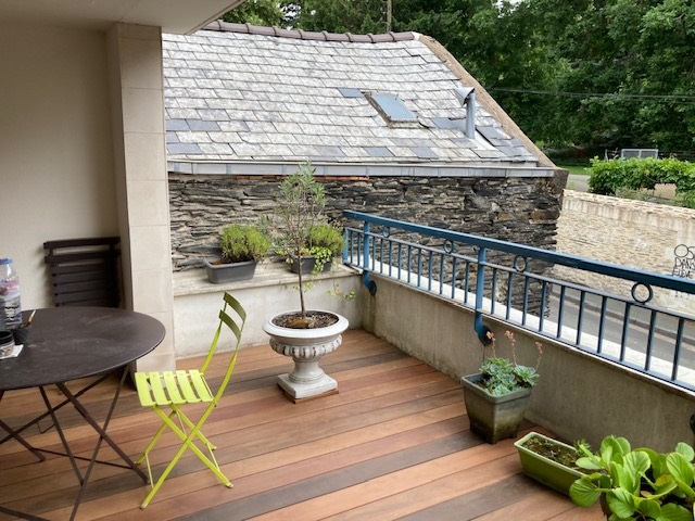 Avo renovation menuiserie creation d une terrasse bois sur un balcon a angers 6