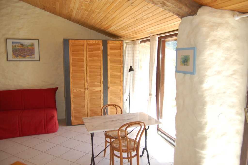 Gite-rural-avec-piscine-gite-de-France-alpes-de-haute-provence-sisteron-baronnies-haute-alpes-verdon-serre-poncon-luberon-Aco-de-Roman-gite-colline-taris-et-services-2
