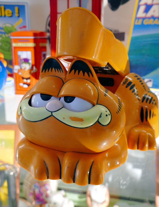 Le mystère des "téléphones Garfield" échoués sur les plages de Bretagne