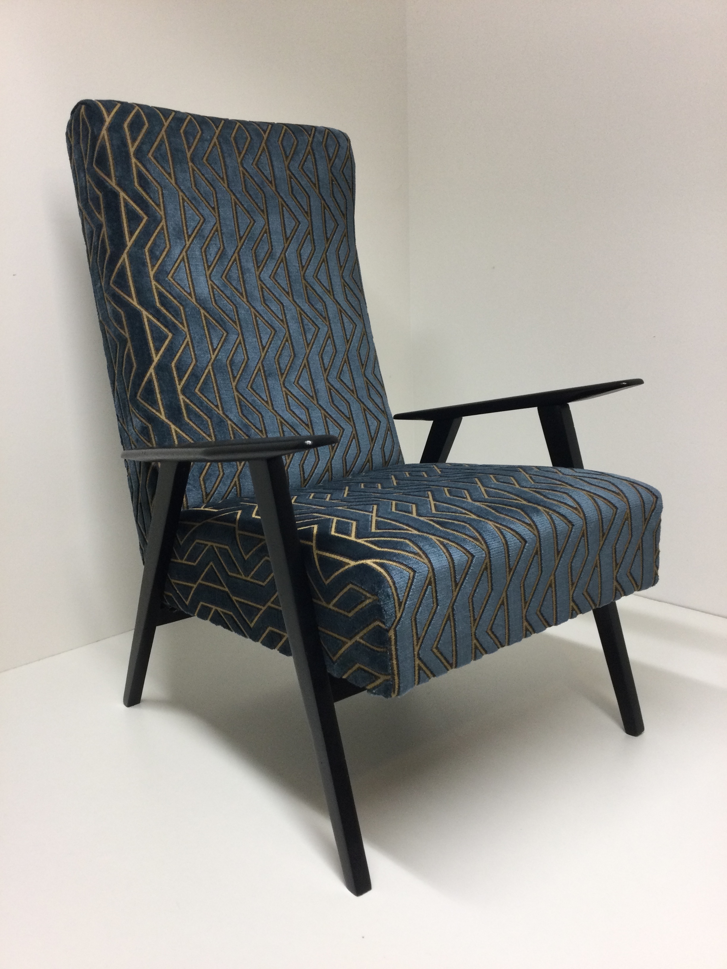 Atelierlesrenaissances tapissierdecorateursaintmedardenlalles tapissier relookingmeuble refectionfauteuil restauration ebeniste vintage couture rideaux scandinave bordeaux lacanau eysines merignac arcachon bassin bassindarcachon