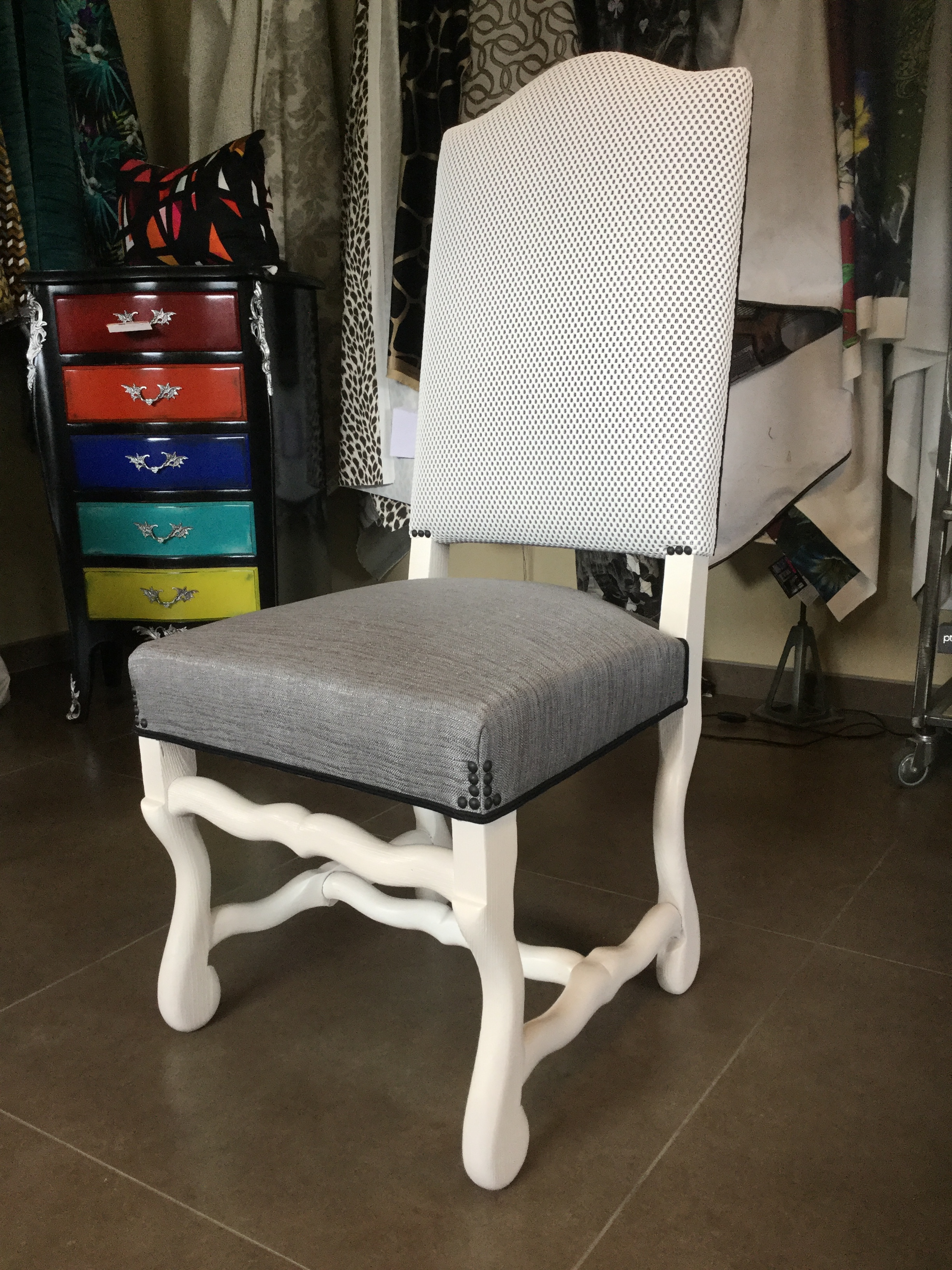 Relooking meuble refection chaise refection fauteuil restauration fauteuil tapissier decorateur atelier les renaissances saint medard en jalles merignac le haillan le taillan medoc lacanau