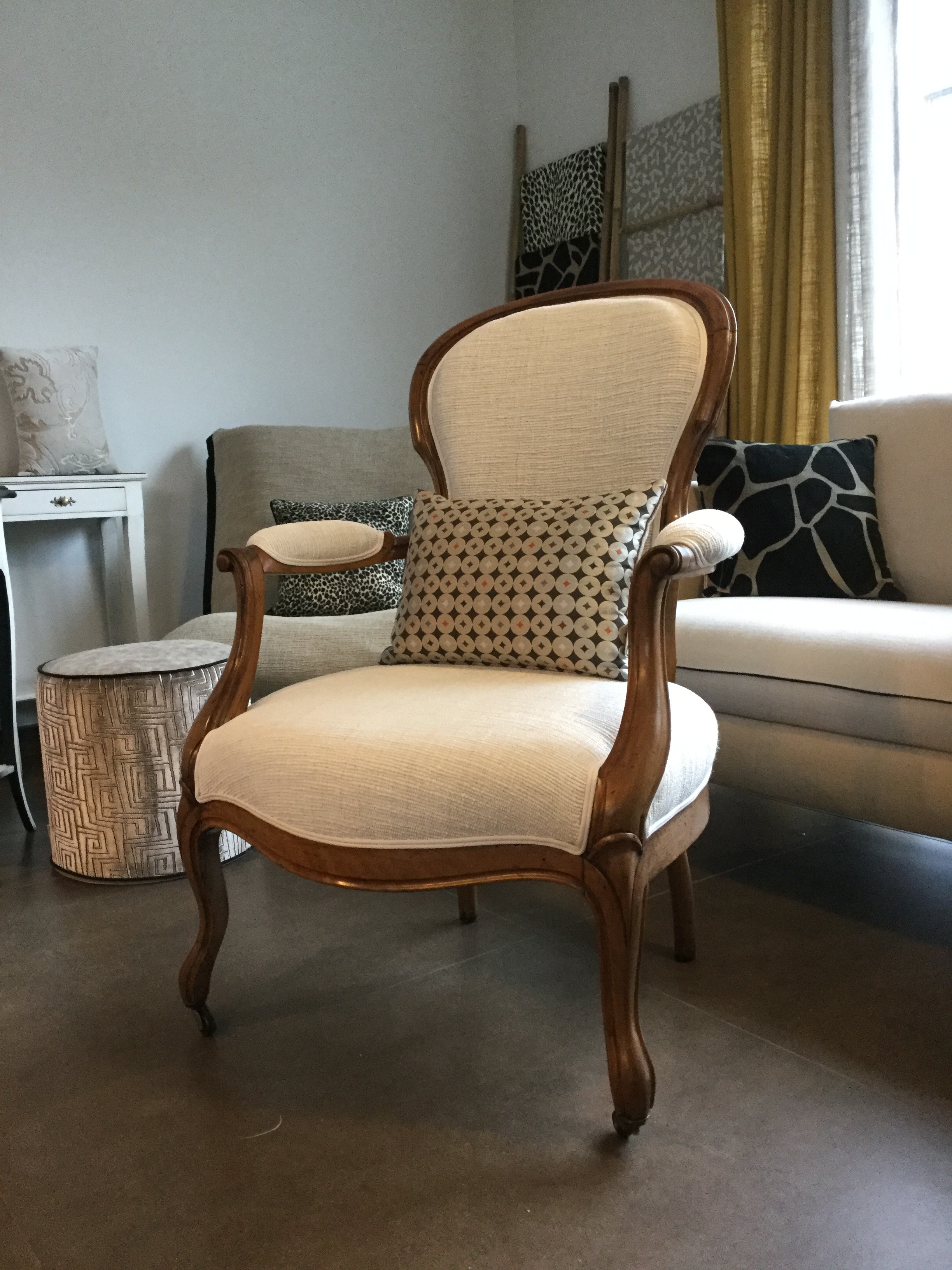 Les renaissances tapissier decorateur relooking meubles refection fauteuil canape chaise tapissier d ameublement bordeaux lacanau saint medard en jalles merignac eysines cauderan blanquefort le taillan medoc eysines