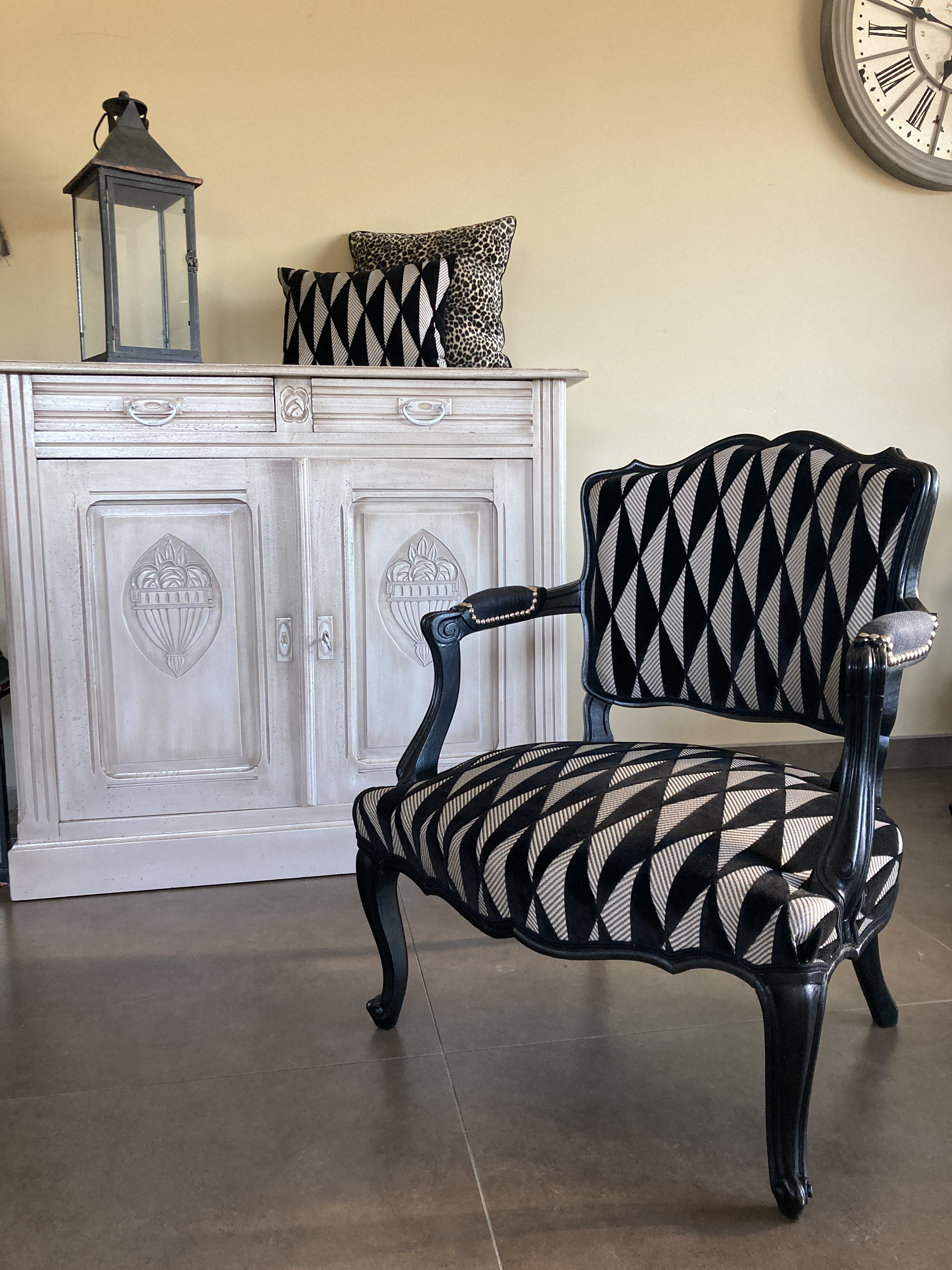 Relooking meuble gironde bordeaux tapissier decorateur refection fauteuil canape tete de lit atelier les renaissances saint aubin de medoc le pian medoc bordeaux cauderan
