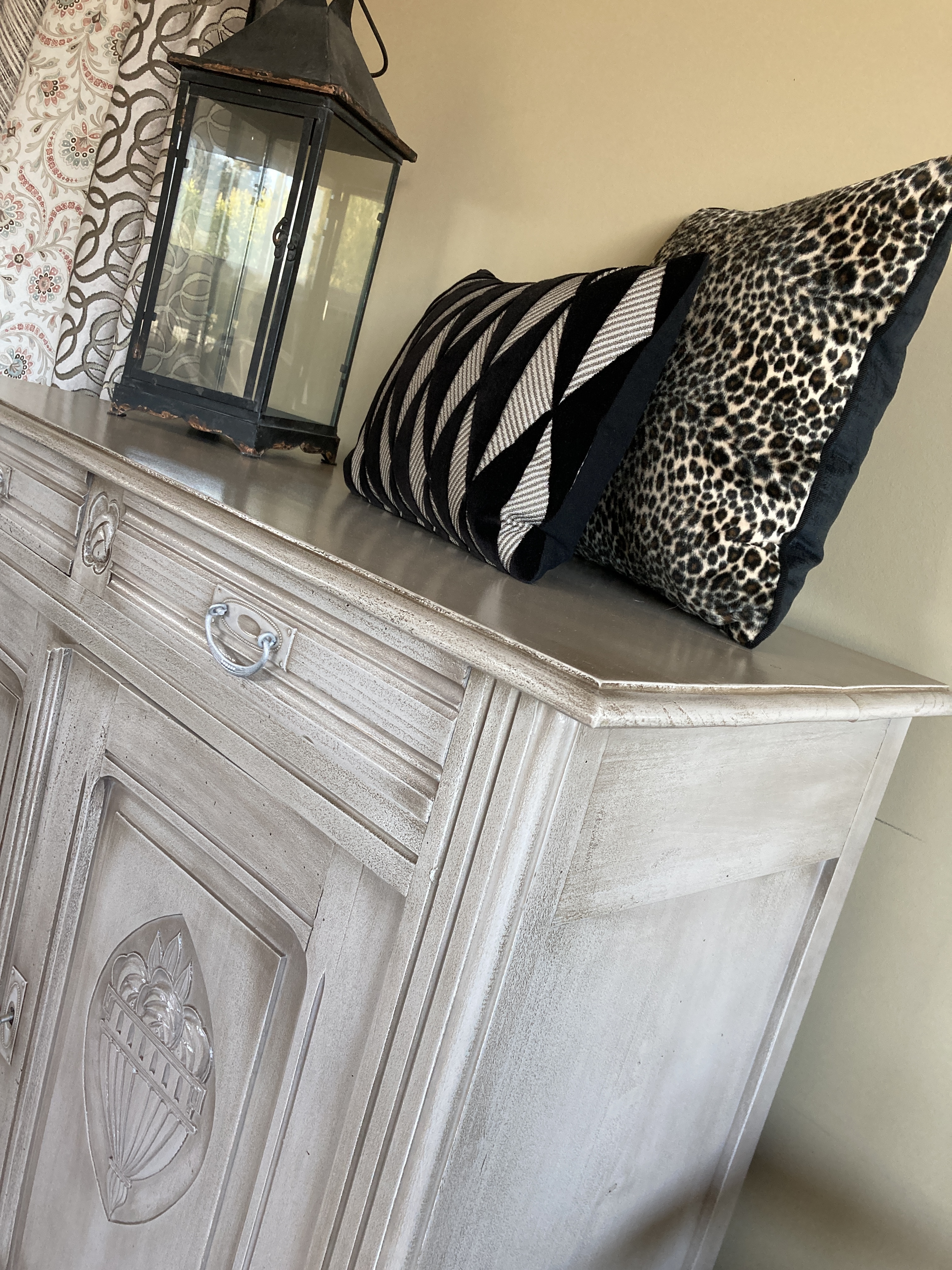 Relooking meuble gironde bordeaux tapissier decorateur refection fauteuil canape tete de lit atelier les renaissances le haillan castelnau de medoc le haillan merignac lacanau