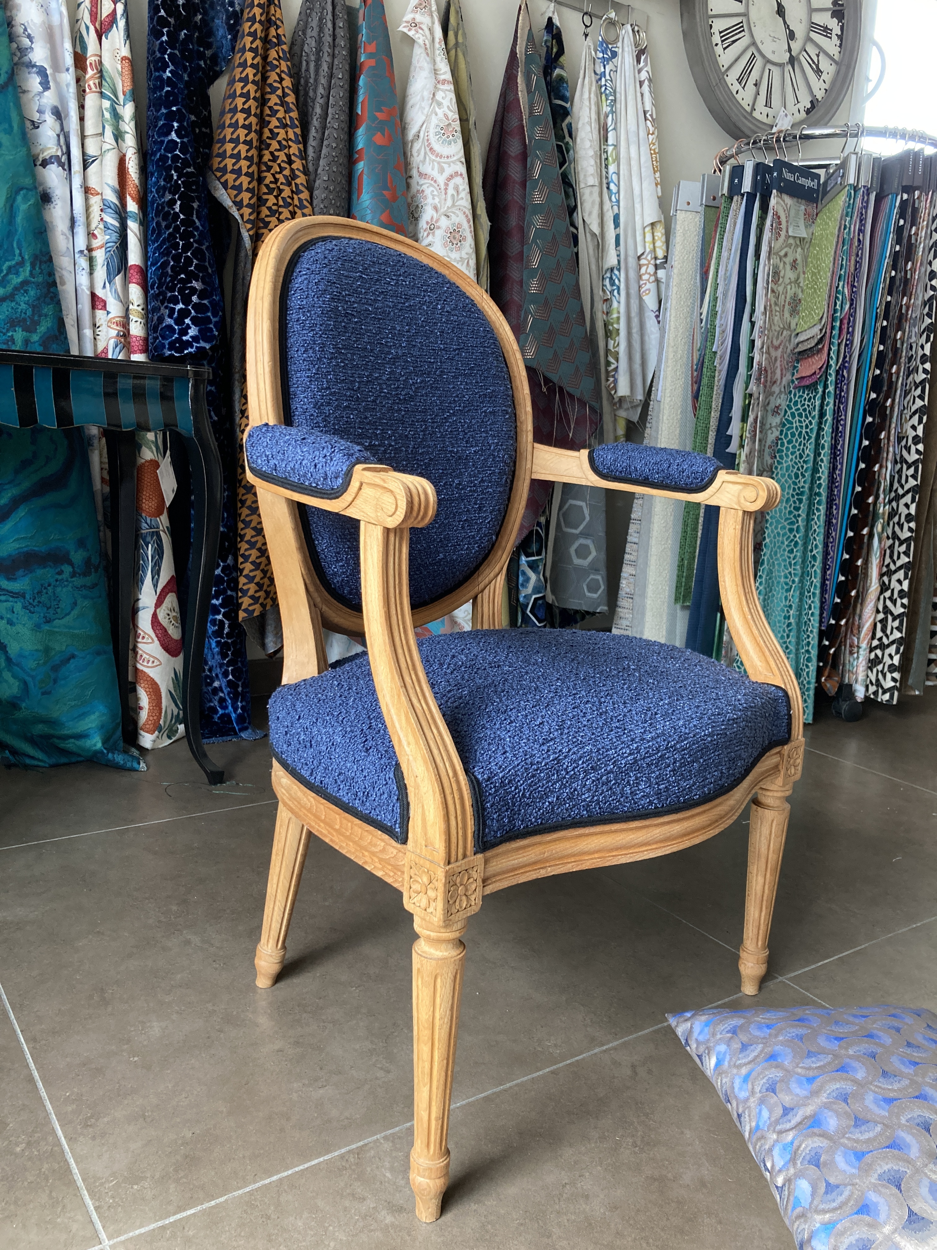 Atelier les renaissances tapissierdecorteur tapissier relookingmeuble restaurationfauteuil refectionfauteuil tissu stagetapissier formationtapisserie saintaubindemedoc saintmedardenjalles bordeaux lacanau eysines lehaillan letaillanmedoc lehaillan