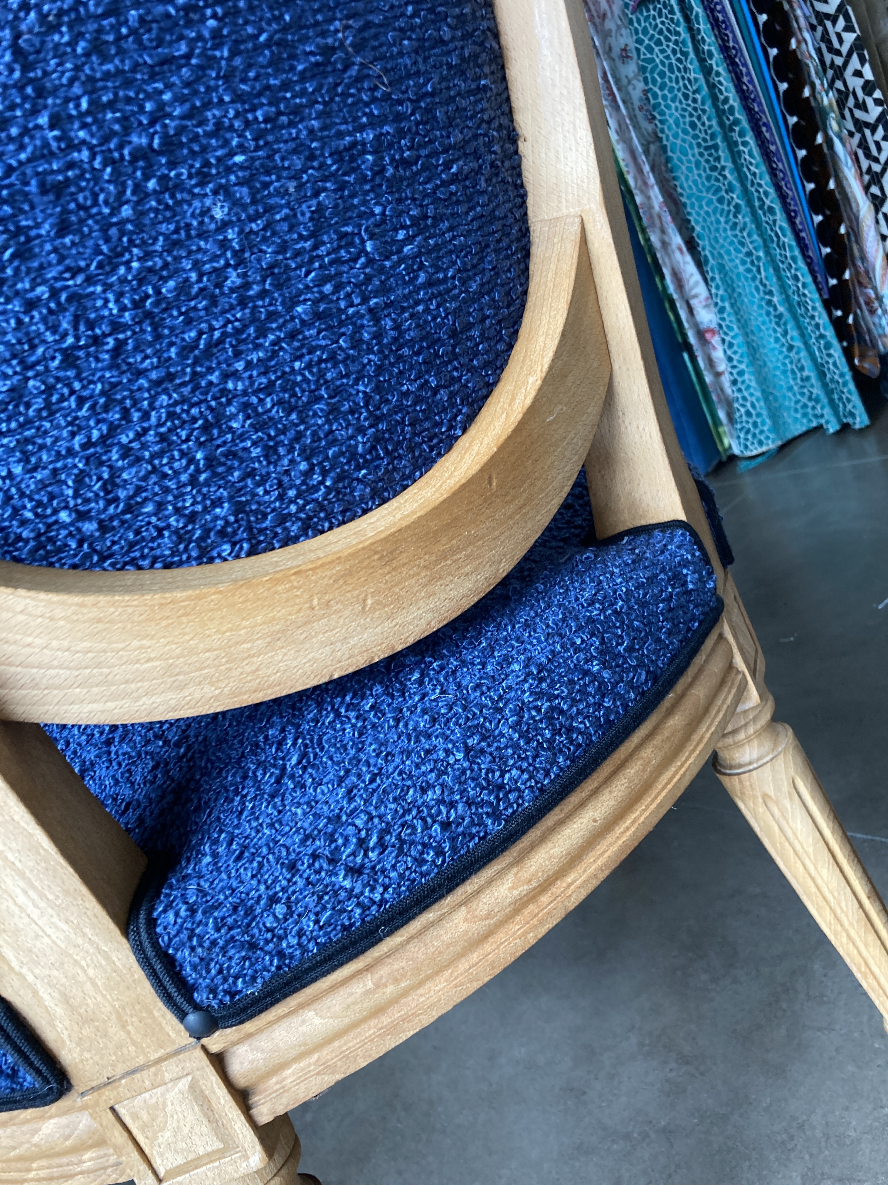 Atelier les renaissances tapissierdecorteur tapissier relookingmeuble restaurationfauteuil refectionfauteuil tissu stagetapissier formationtapisserie saintaubindemedoc saintmedardenjalles bordeaux lacanau eysines lehaillan blanquefort