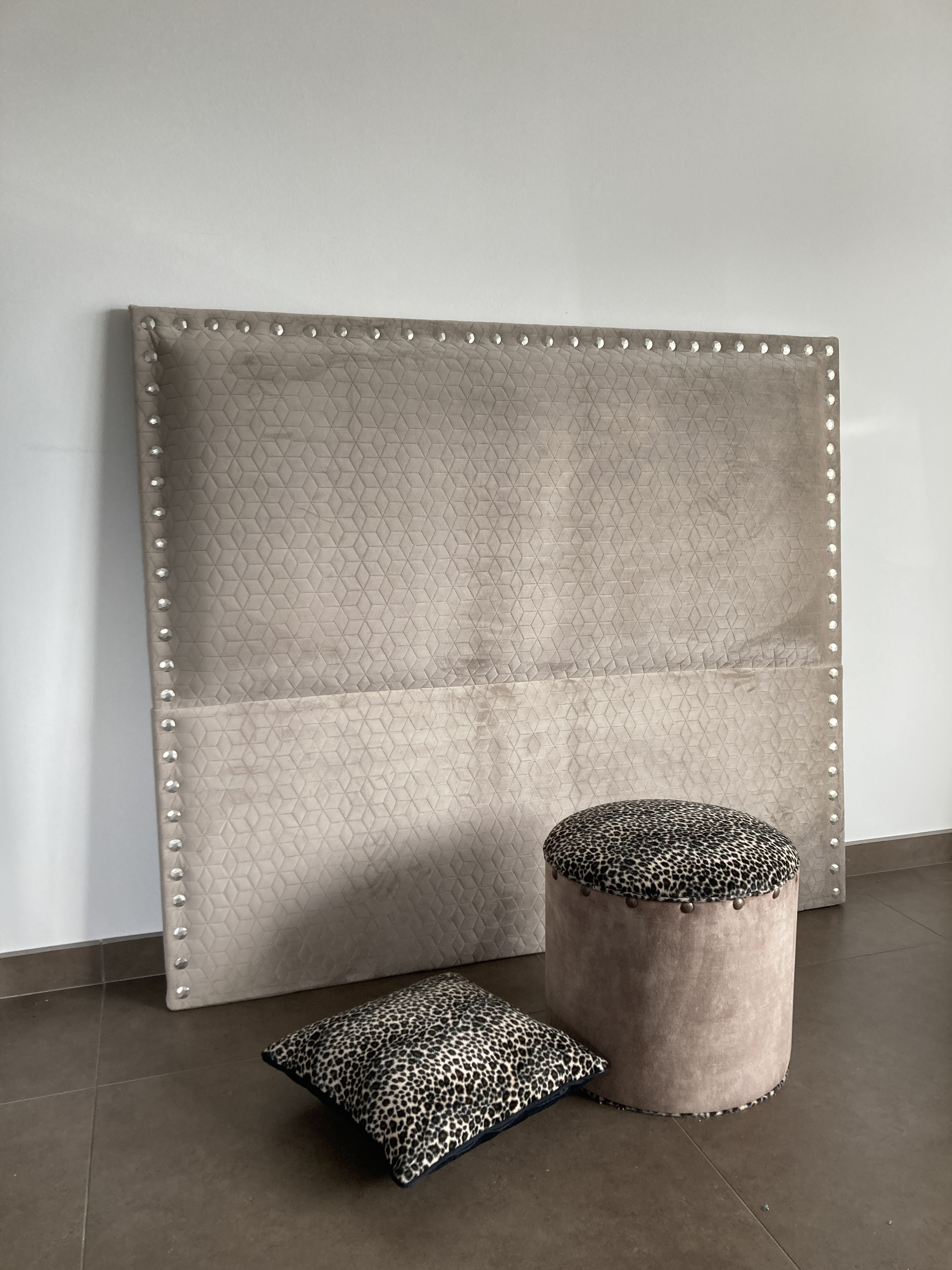 Atelier les renaissances tapissier decorateur relooking de meuble creation tete de lit sur mesure ebeniste restauration meuble saint medardenjalles lacanau bordeaux eysines blanquefort le taillan medoc