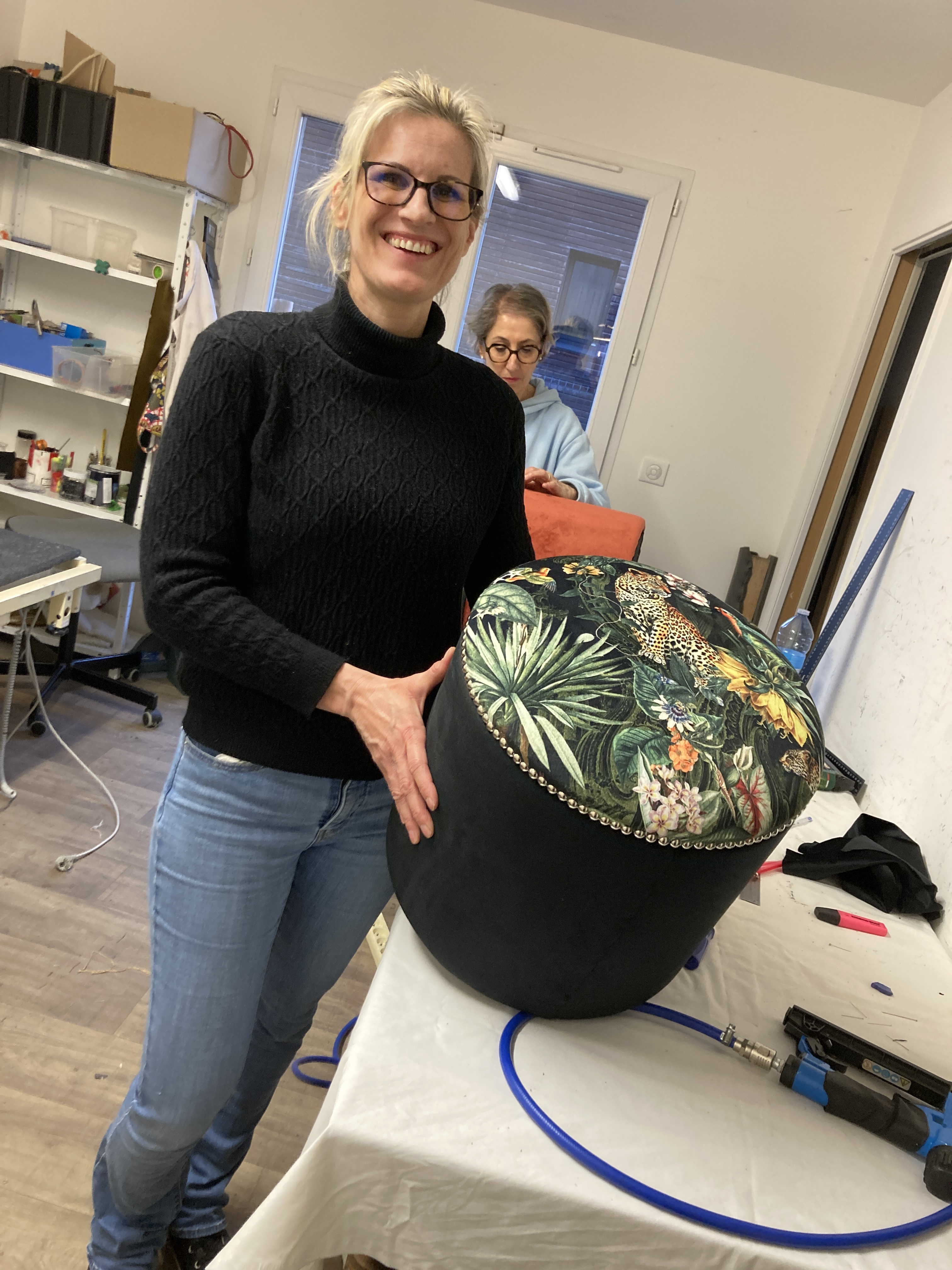 Atelier les renaissances tapissier decorateur relooking meuble refection fauteuil stage tapisserie formation tapisserie cours tapisserie creation pouf restauration fauteuil tapissier bordeaux tapissier lacanau tapissier medoc saint medard en jalles