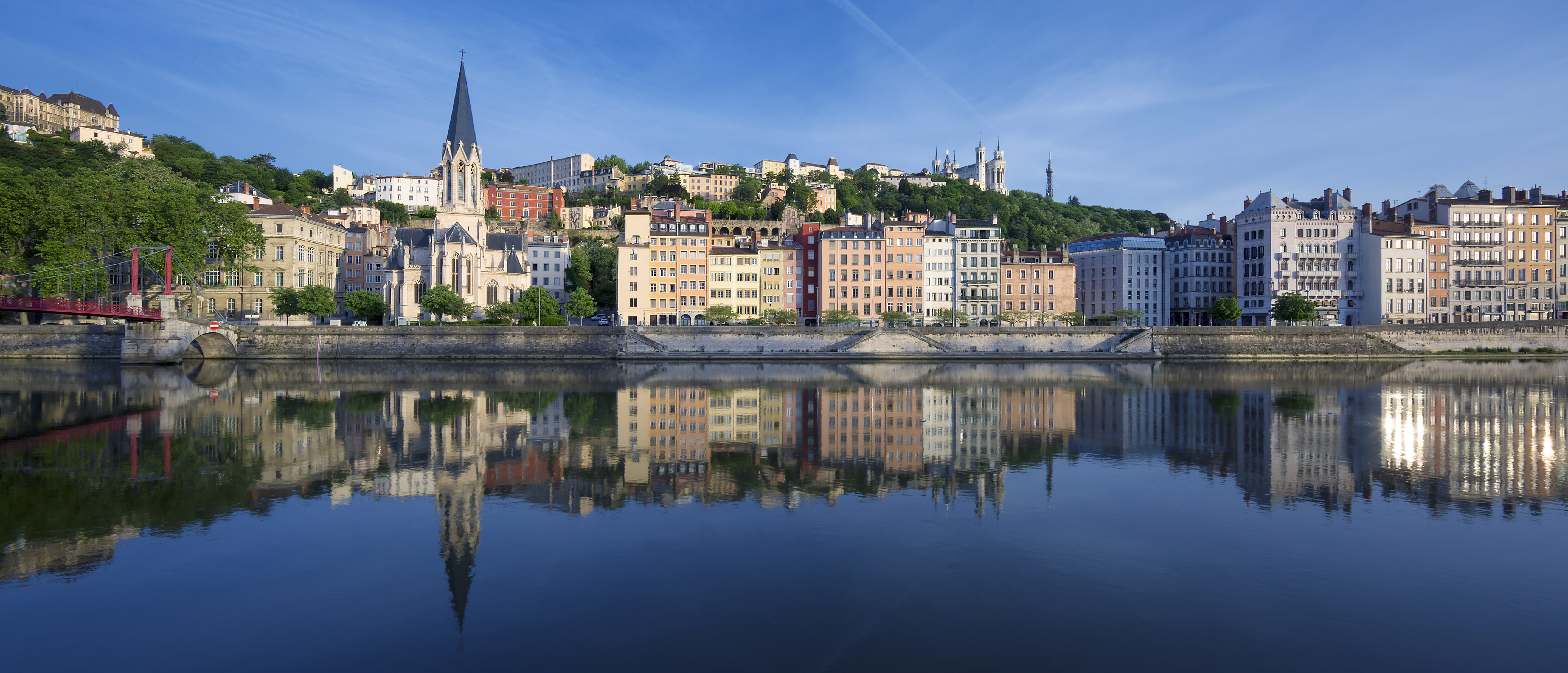 Vue-panoramique-de-la-saone-a-lyon-france