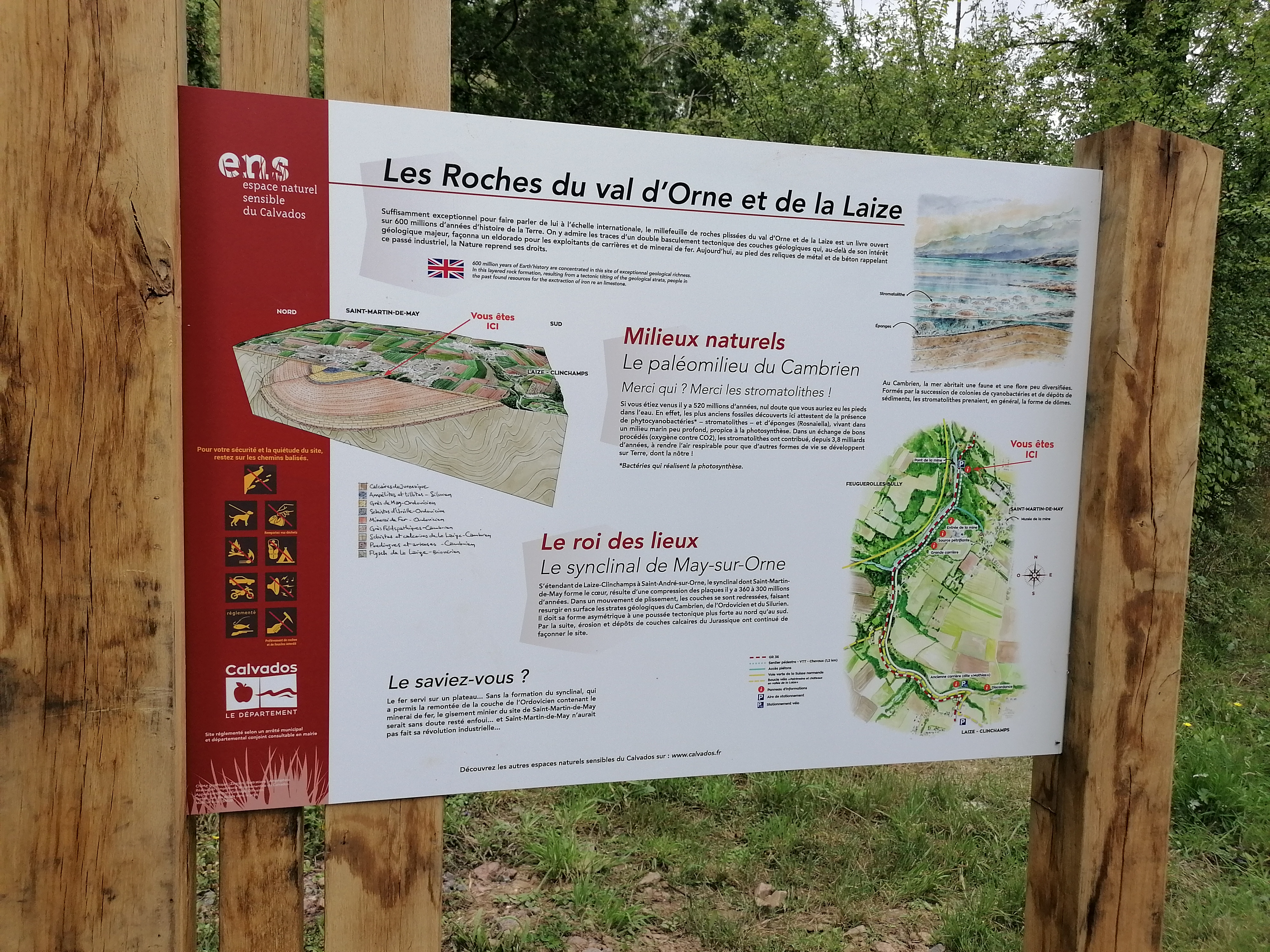 Image d'un panneau pédagogique détaillant la géologie du Synclinal de May entre May-sur-Orne et Laize-la-Ville.