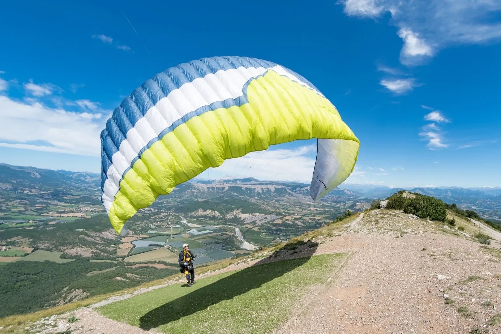 Gite-rural-avec-piscine-gite-de-France-alpes-de-haute-provence-sisteron-baronnies-haute-alpes-verdon-serre-poncon-luberon-parapente