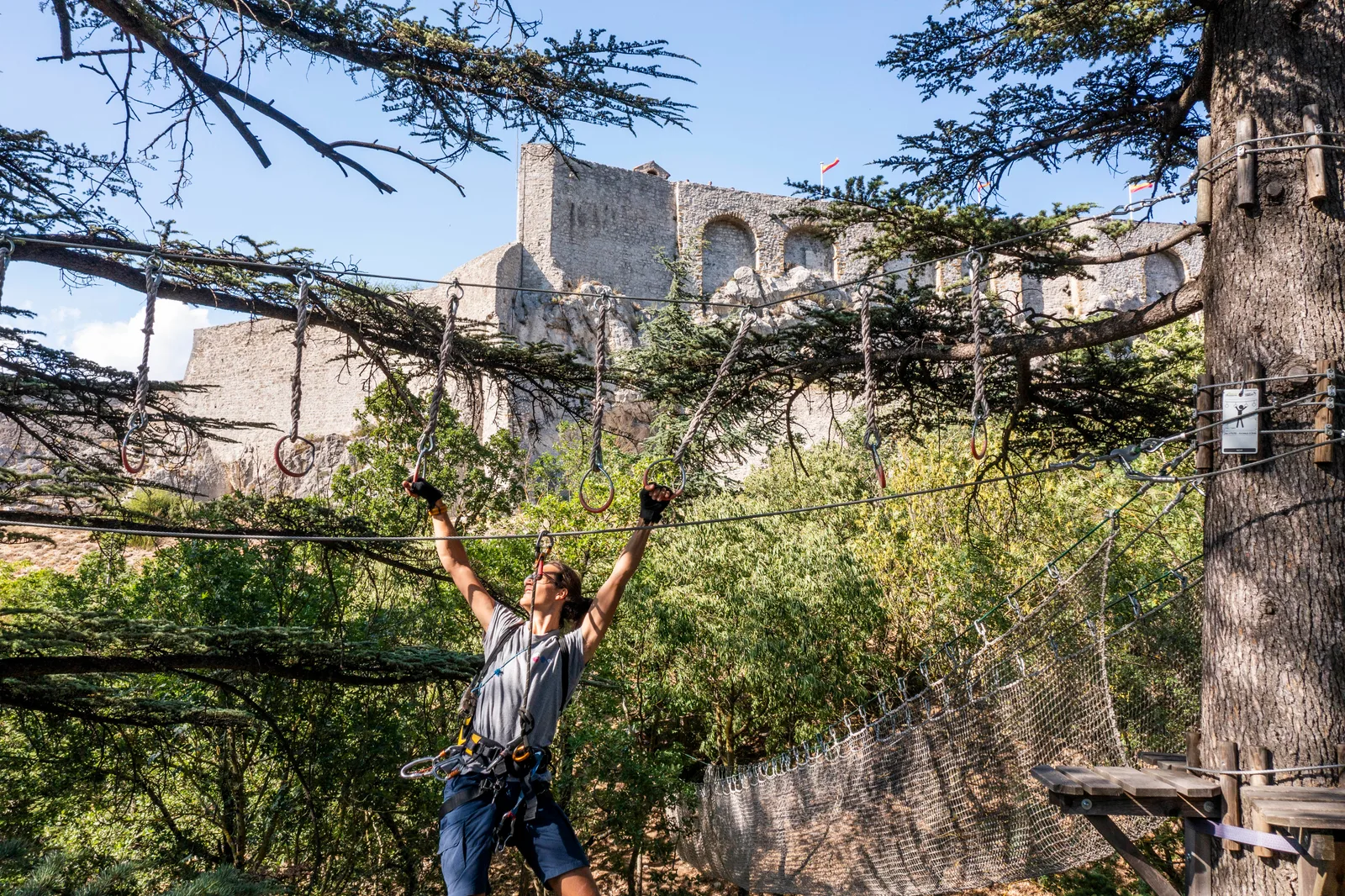 Gite-rural-avec-piscine-gite-de-France-alpes-de-haute-provence-sisteron-baronnies-haute-alpes-verdon-serre-poncon-Accro-branche