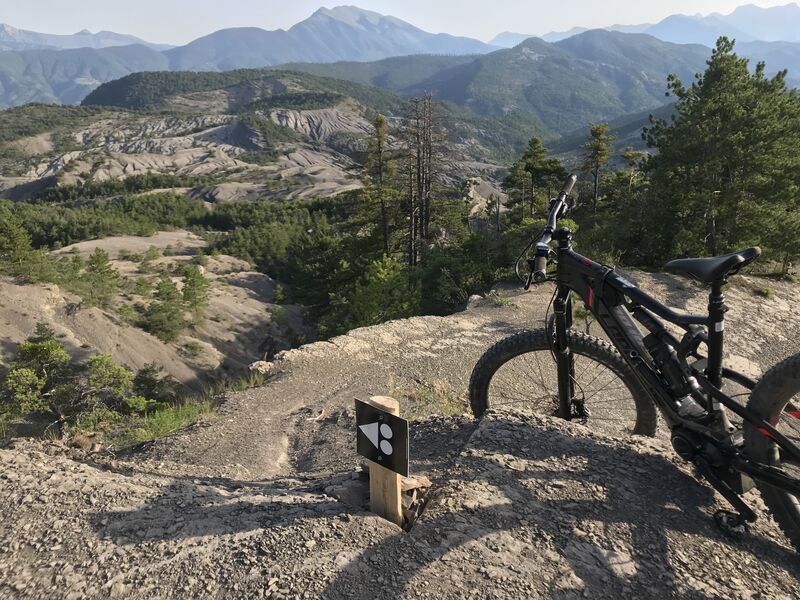 Gite-rural-avec-piscine-gite-de-France-alpes-de-haute-provence-sisteron-baronnies-haute-alpes-verdon-serre-poncon-luberon-VTT