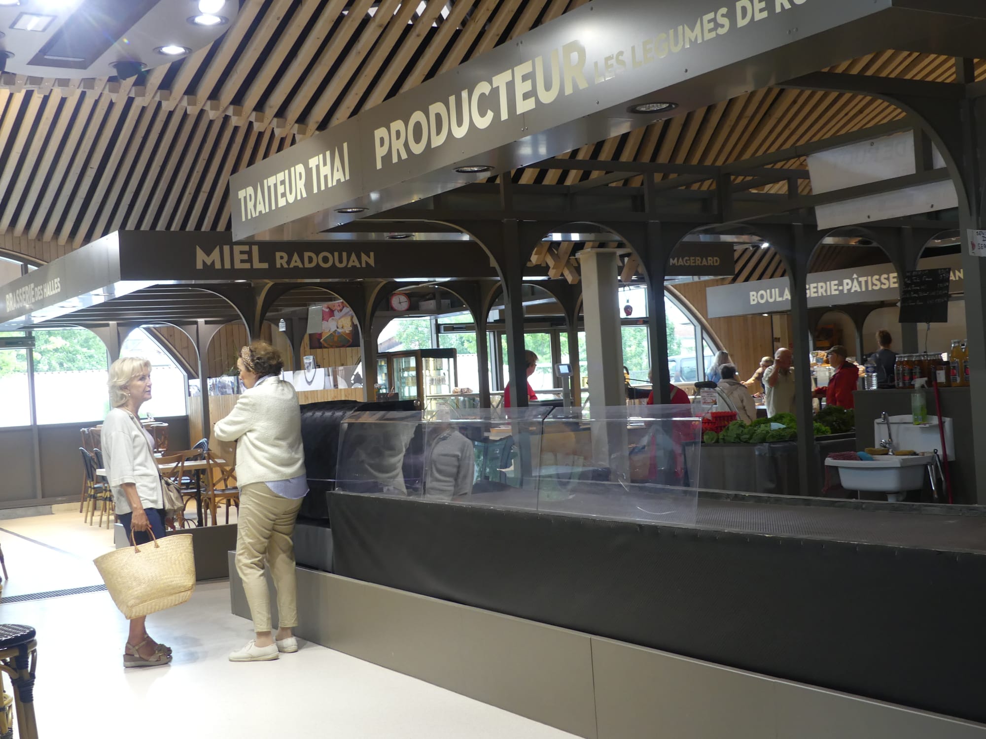 Un matin aux Halles de Saint-Dizier : immersion au cœur de la vie locale