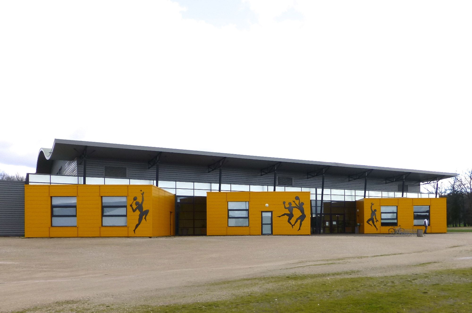 Complexe-sportif-la-ferte-facade