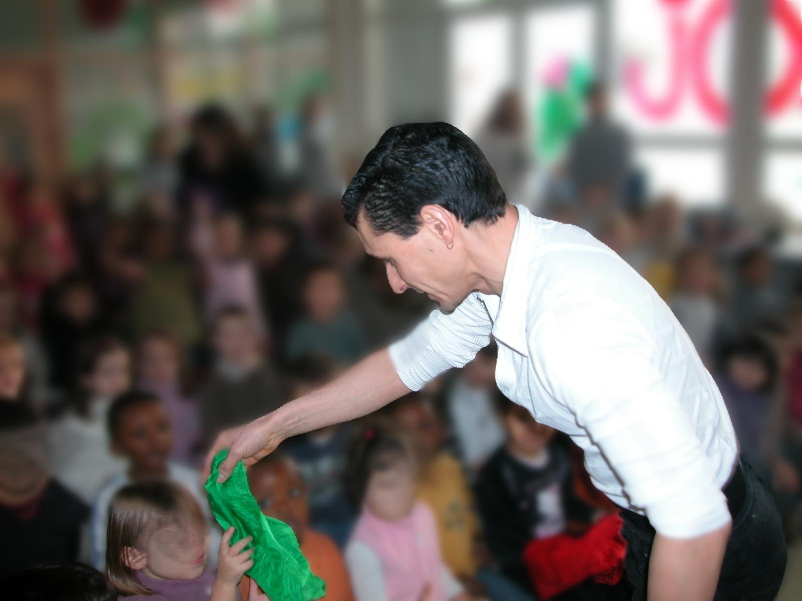 Magie-Fabrice-face-public-floute