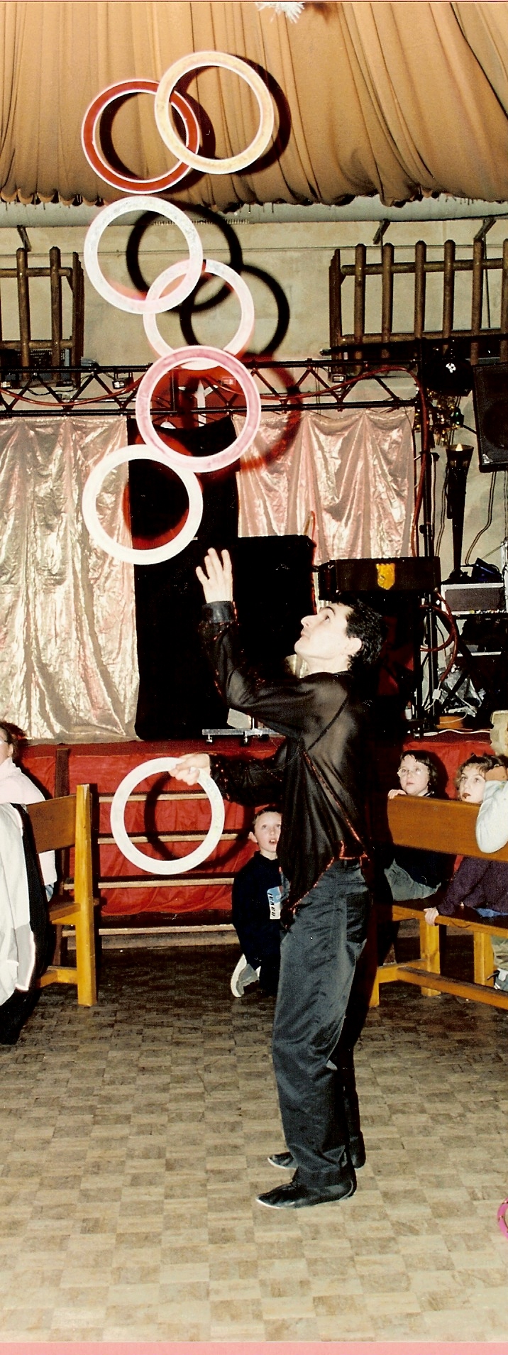 Jongleur-7-cerceaux