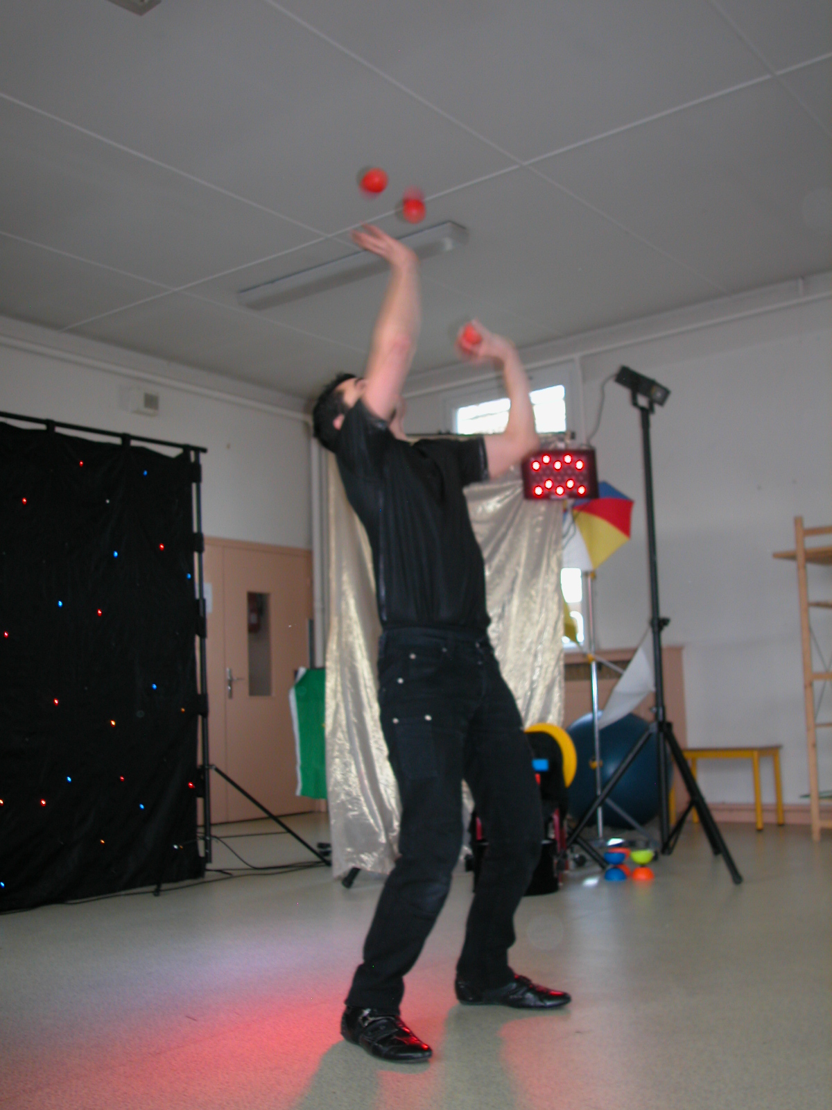 Jonglerie-Fabrice-3-balles-a-l-envers