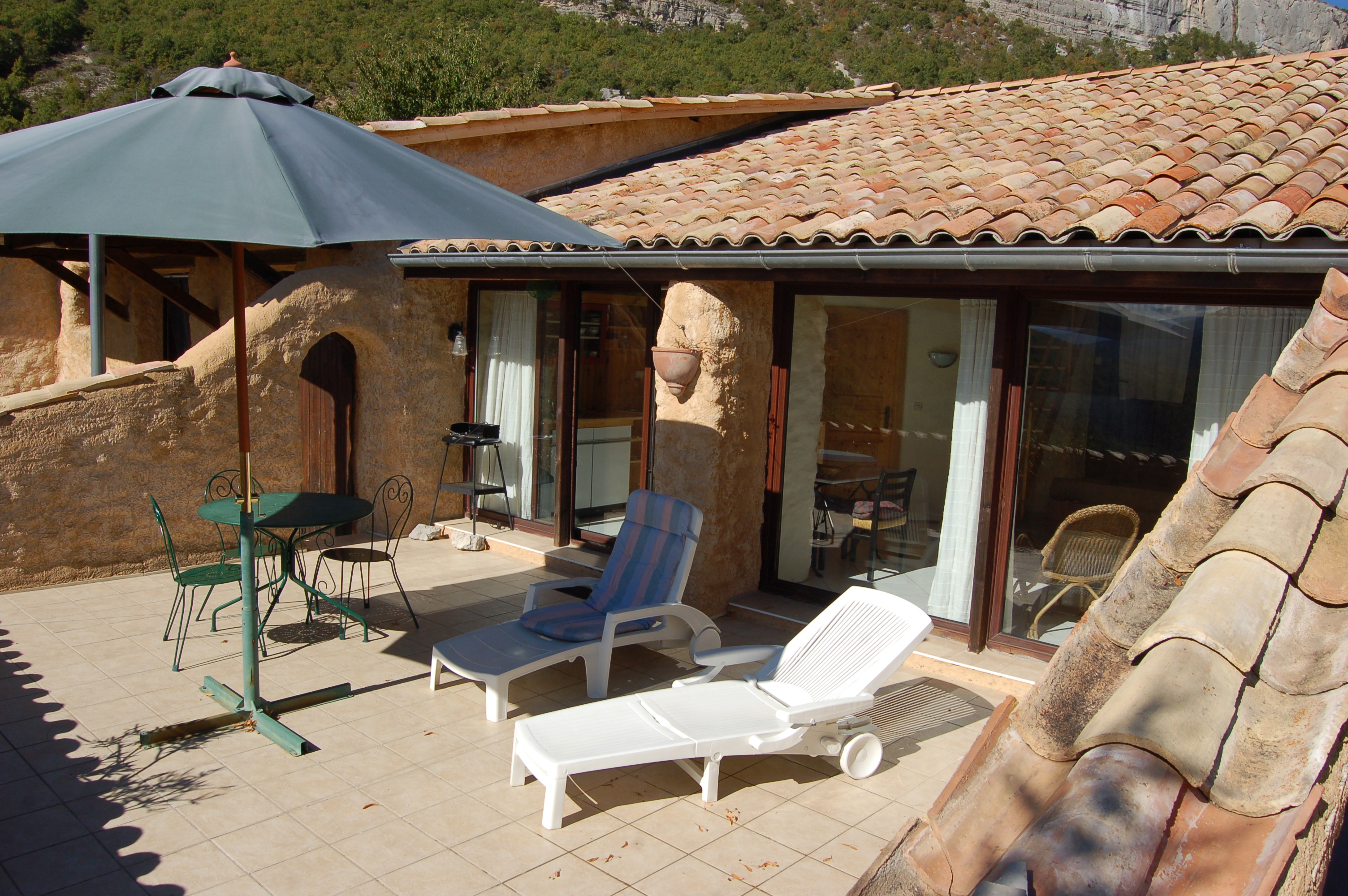 Gite-rural-avec-piscine-gite-de-France-alpes-de-haute-provence-sisteron-baronnies-haute-alpes-verdon-serre-poncon-luberon-Aco-de-Roman-